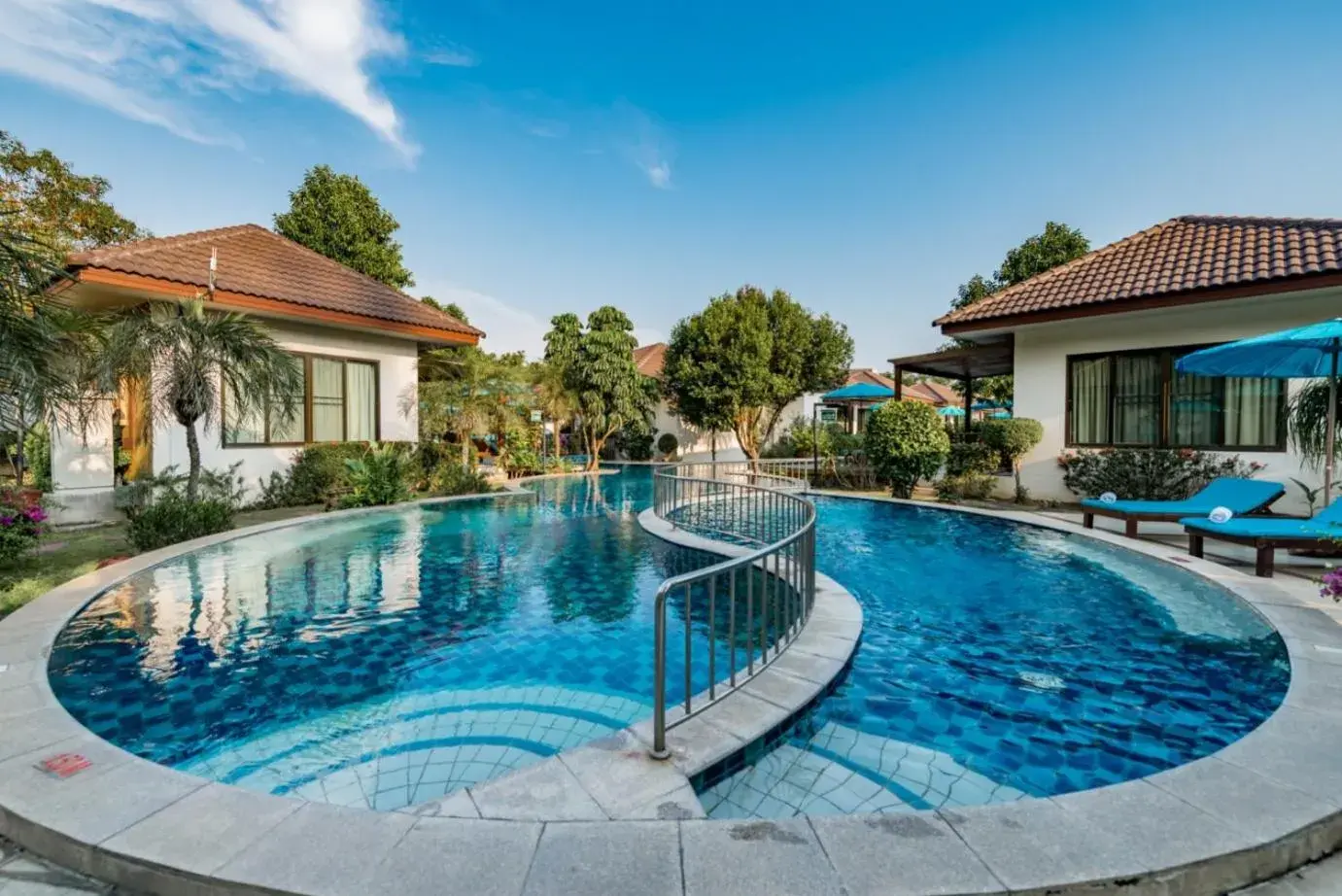 Pool view, Swimming Pool in Pinnacle Grand Jomtien Resort and Beach Club - SHA Extra Plus