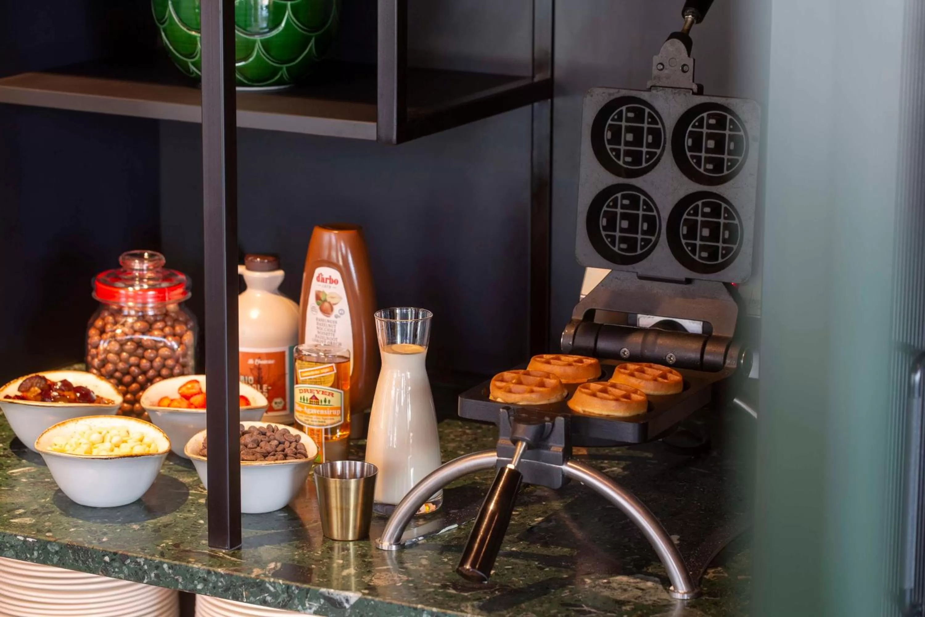 Restaurant/places to eat in Scandic Frankfurt Hafenpark