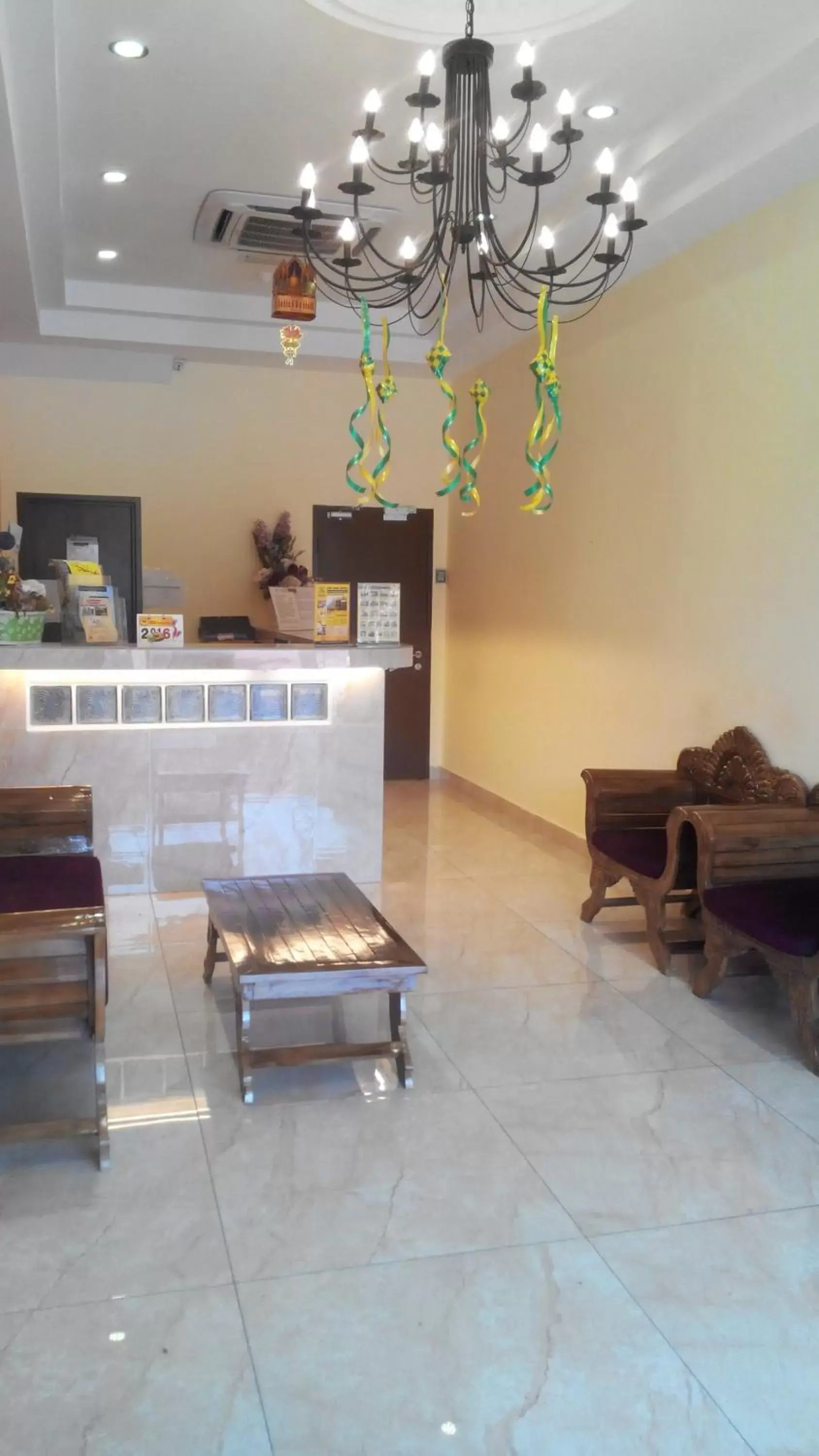 Lobby or reception, Lounge/Bar in Sun Inns Hotel Pasir Penambang (KS Botanic)