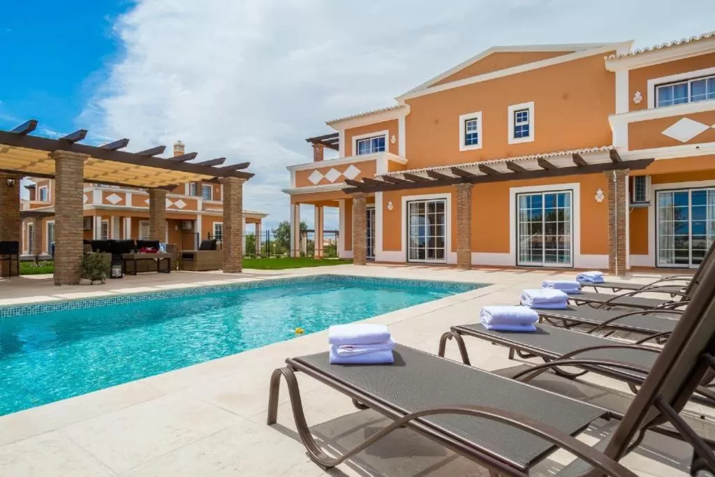 Swimming pool in Colina da Lapa & Villas