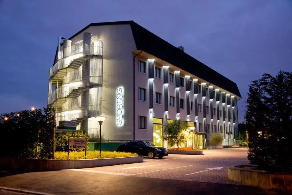 Property Building in Hotel Sporting Cologno