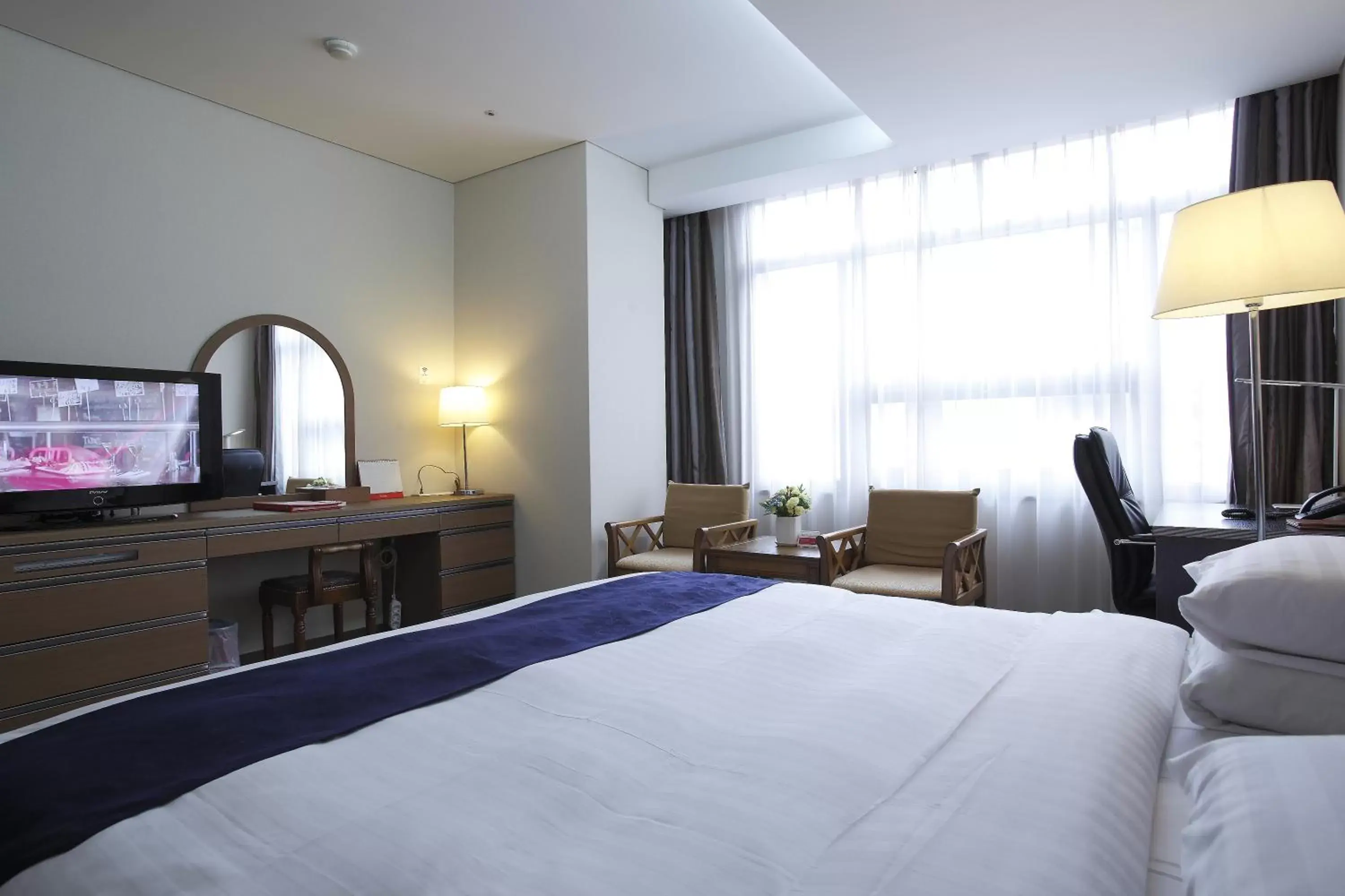 Bed in Ramada by Wyndham Dongtan Bed in Ramada by Wyndham Dongtan