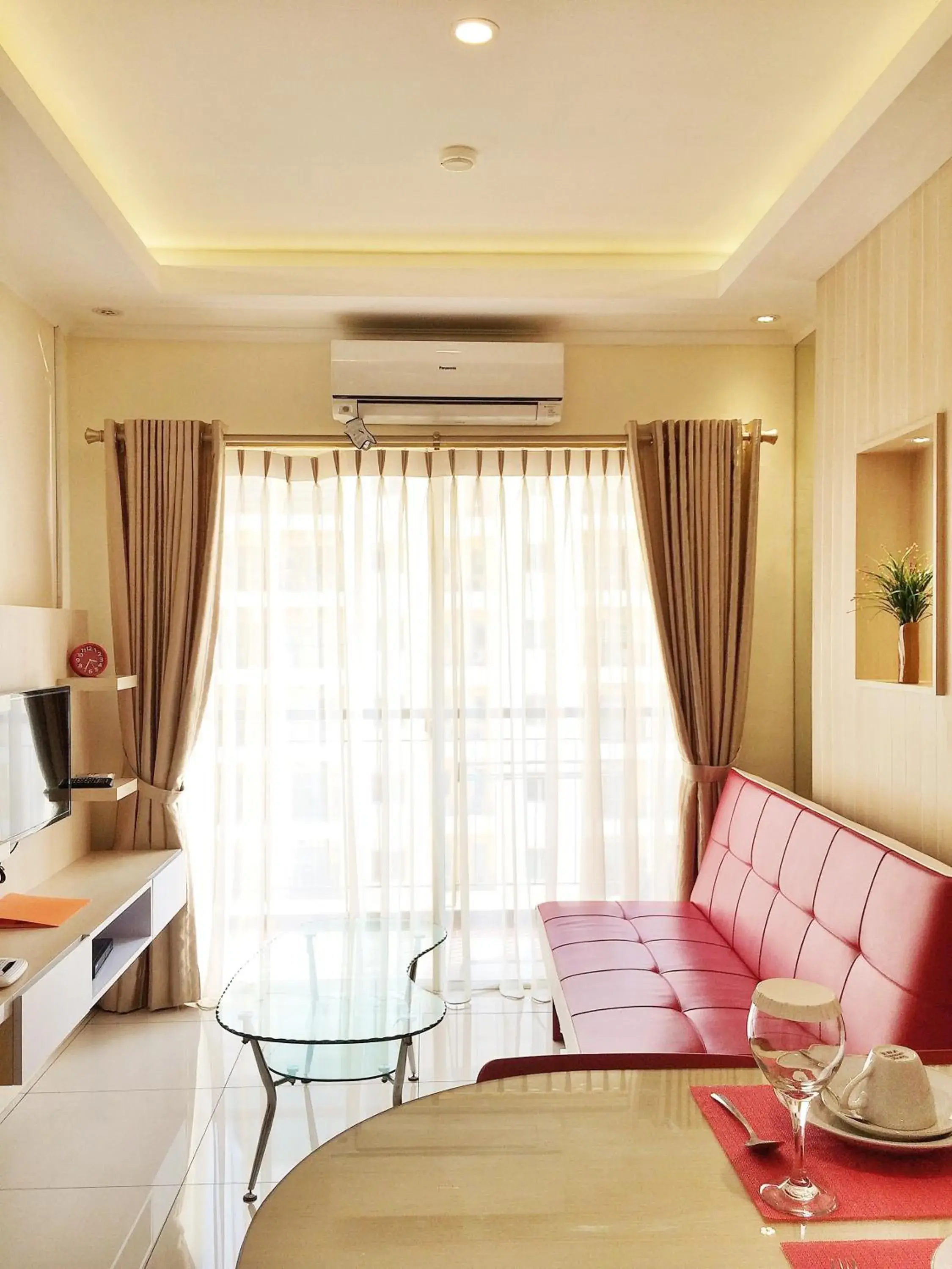 Living room, Seating Area in Ravarine Suite Apartment