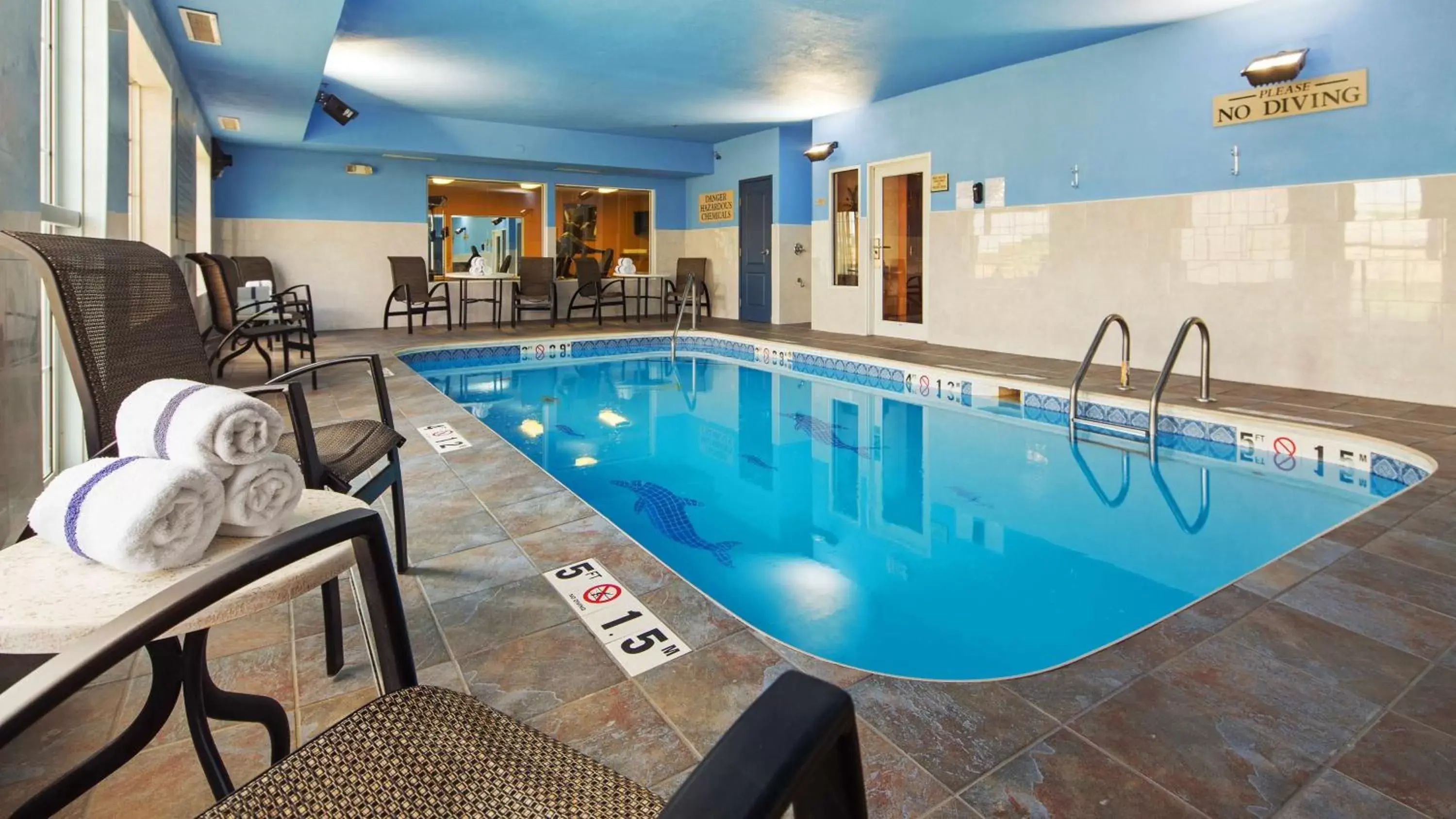 Swimming Pool in Best Western Plus Fort Wayne Inn & Suites North
