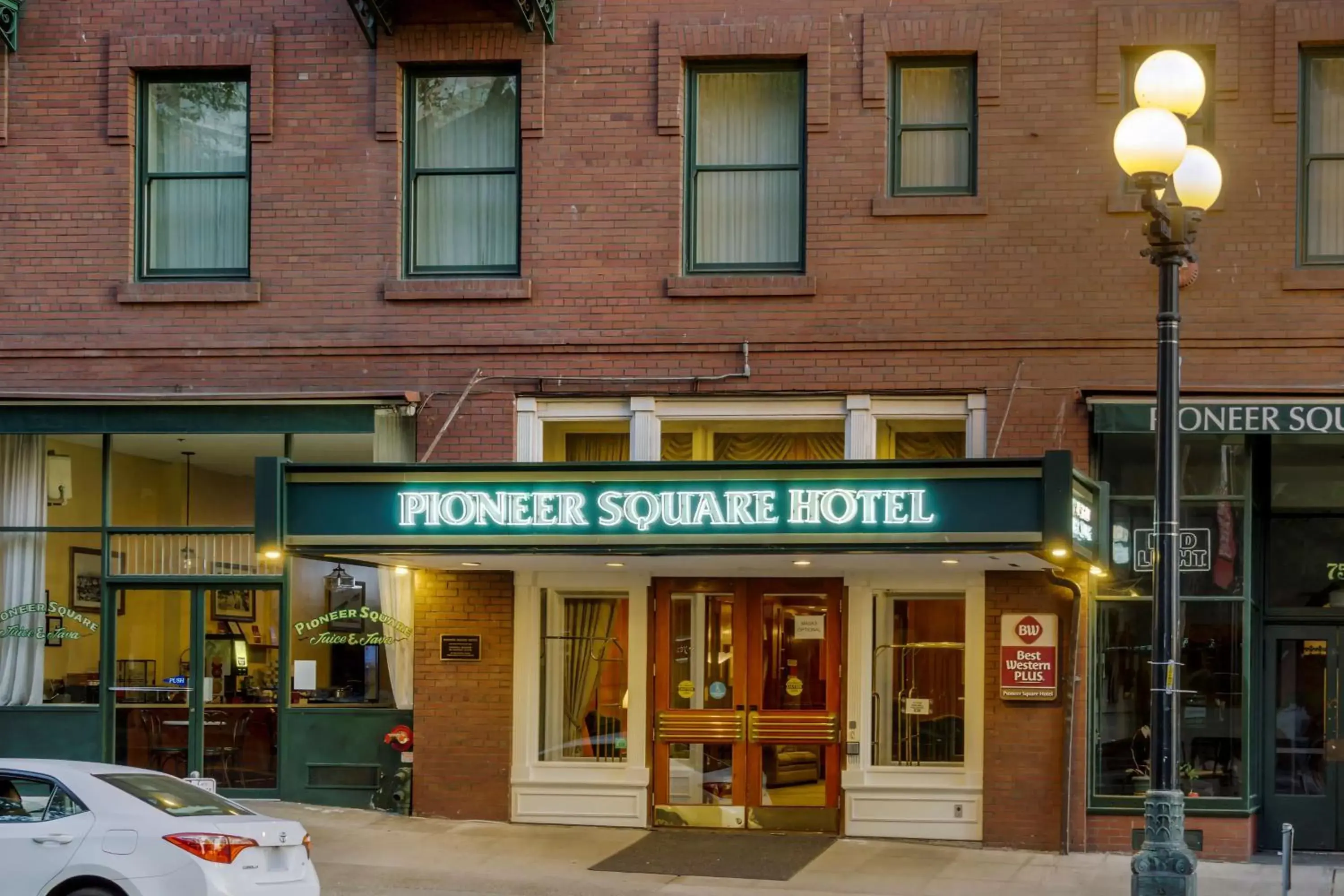 Property building in Best Western Plus Pioneer Square Hotel Downtown