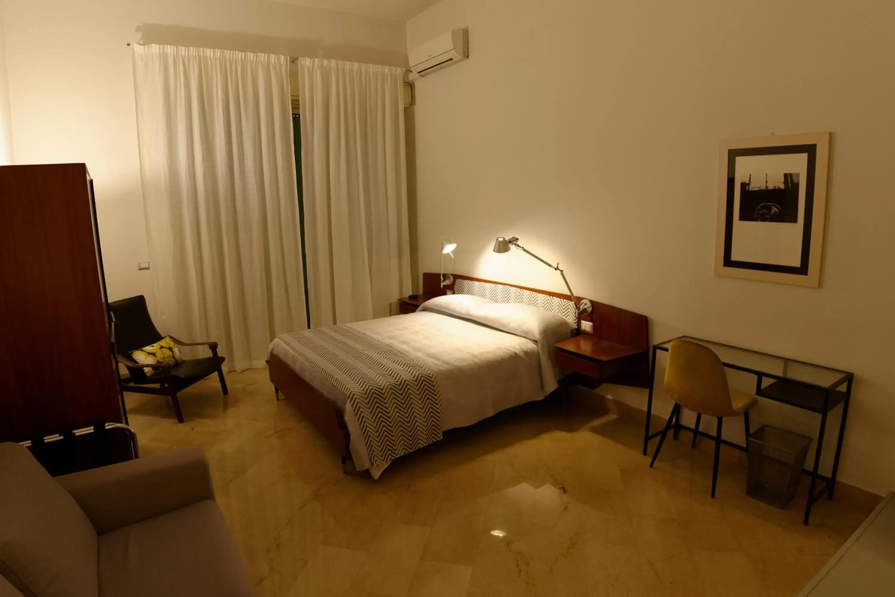 Photo of the whole room, Bed in B&B Questa casa non e'un albergo