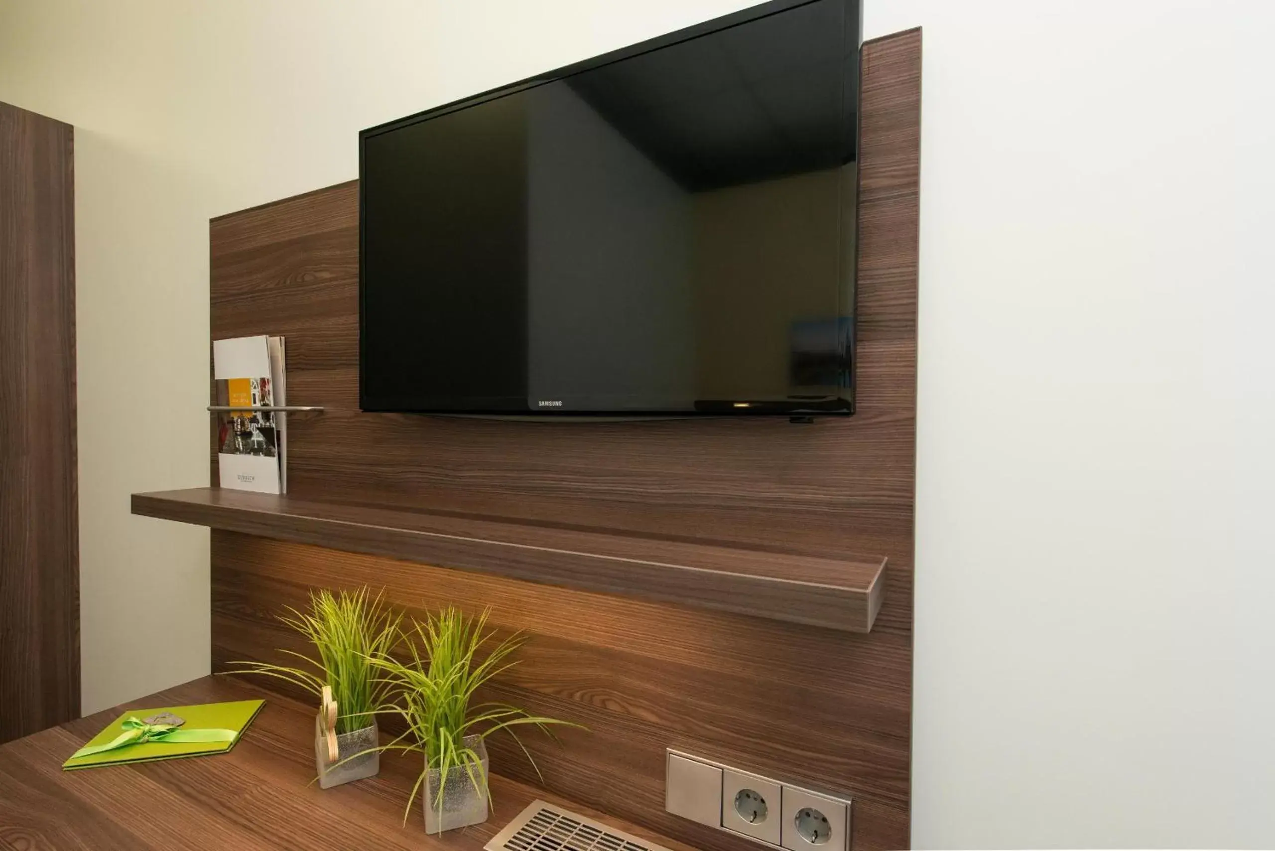 TV and multimedia, TV/Entertainment Center in Goethe Conference Hotel by Trip Inn