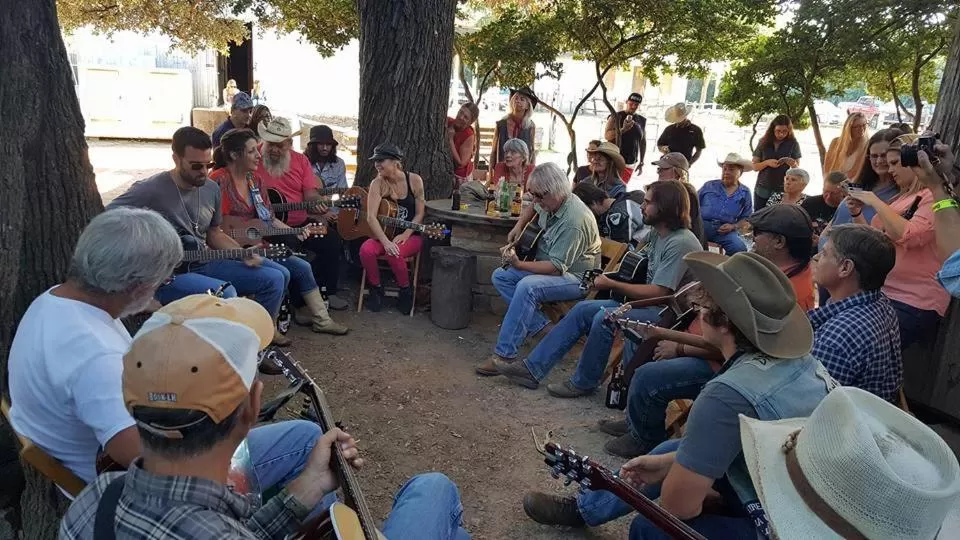 Guests in Full Moon Inn