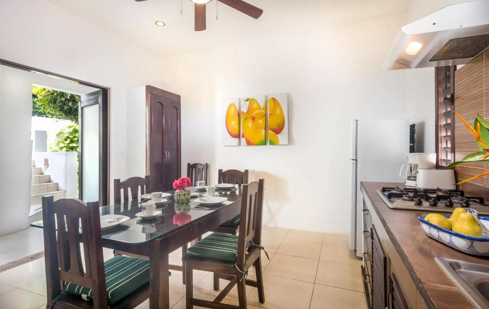 Kitchen or kitchenette, Restaurant/Places to Eat in Villas El Encanto Cozumel