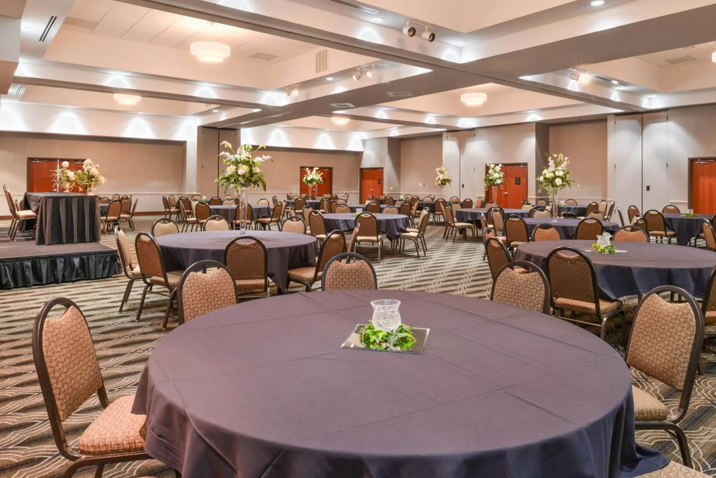 Banquet/Function facilities, Restaurant/Places to Eat in Holiday Inn Poplar Bluff, an IHG Hotel