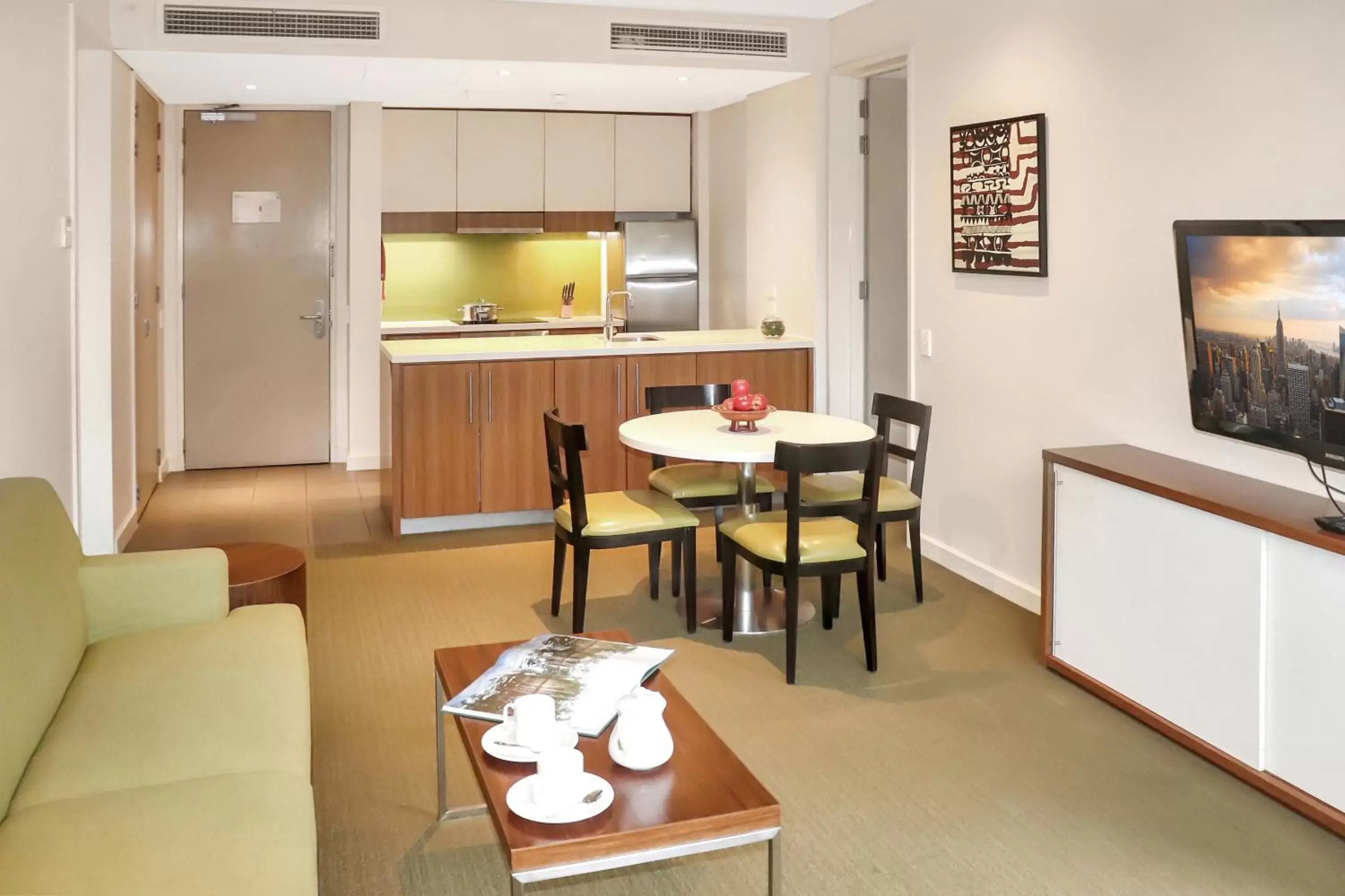 kitchen, Dining Area in Holiday Inn & Suites Port Moresby, an IHG Hotel