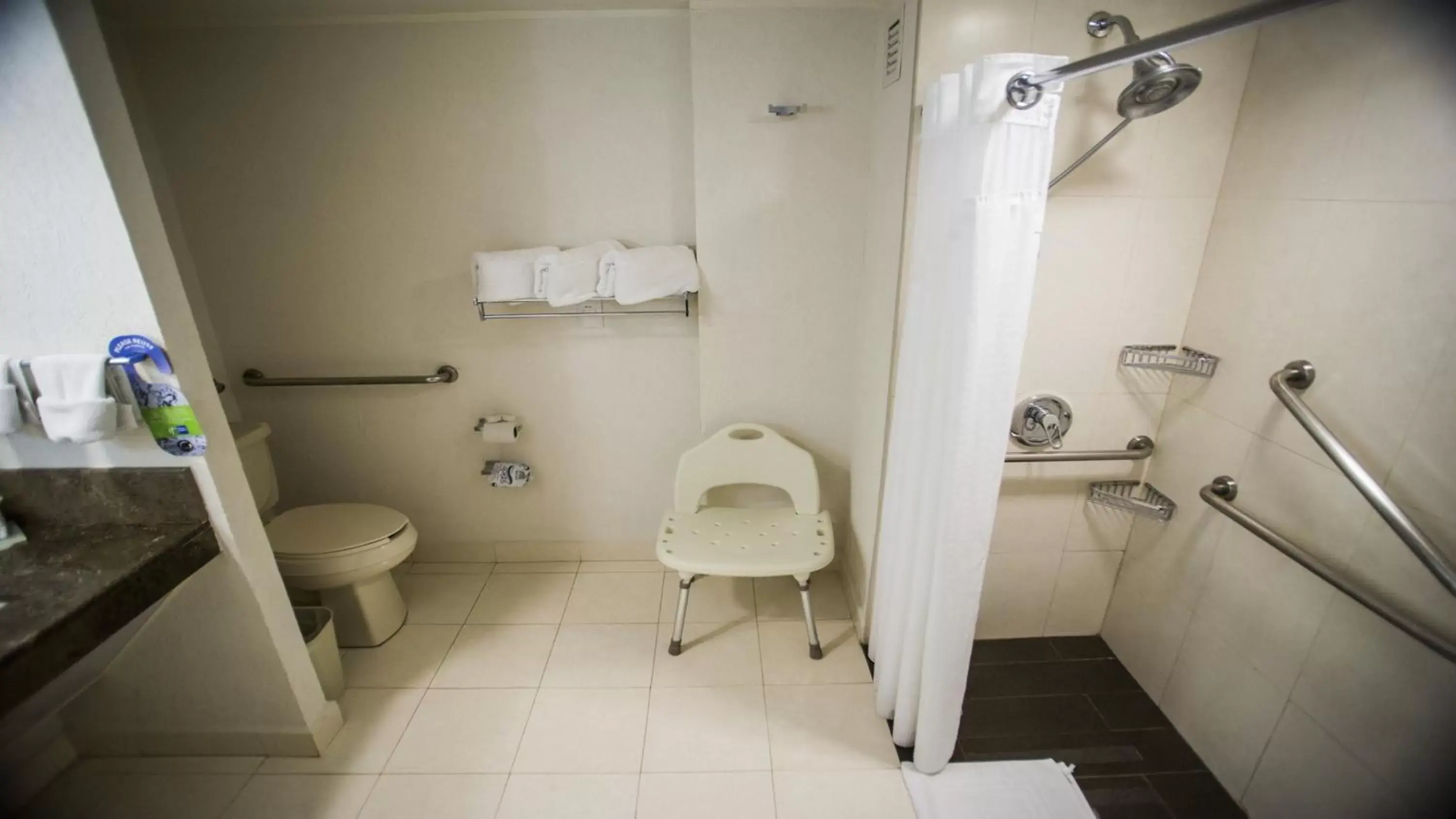 Bathroom in Holiday Inn Express Tuxtla Gutierrez La Marimba, an IHG Hotel