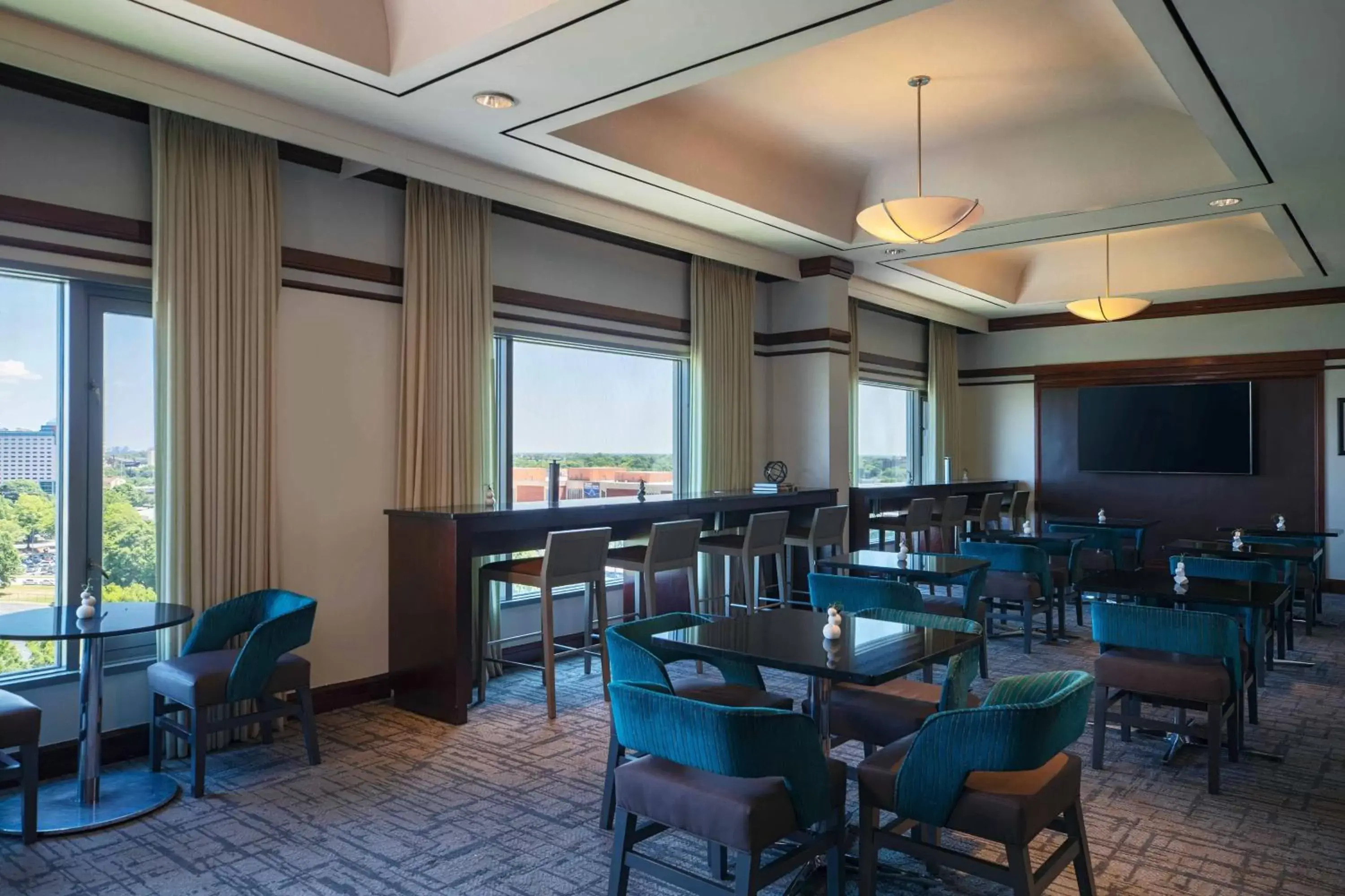 Lounge or bar, Restaurant/Places to Eat in Renaissance Concourse Atlanta Airport Hotel