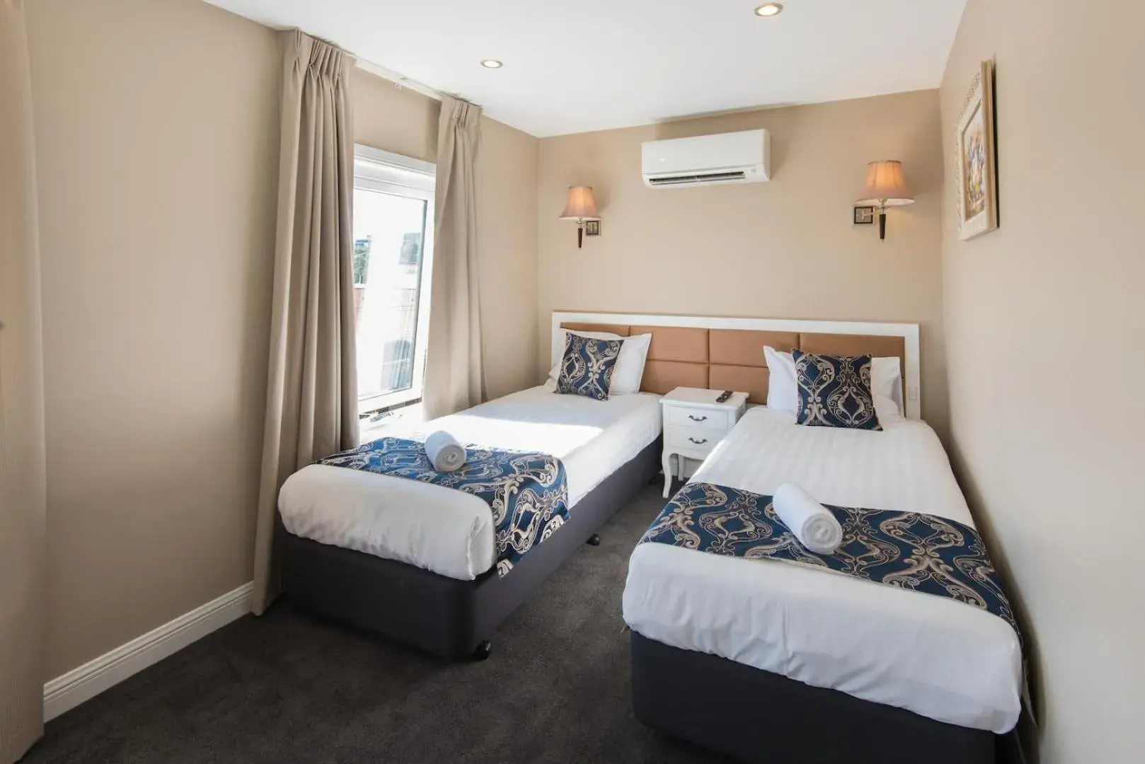 Bed in Lily Sands Inn Bed in Lily Sands Inn