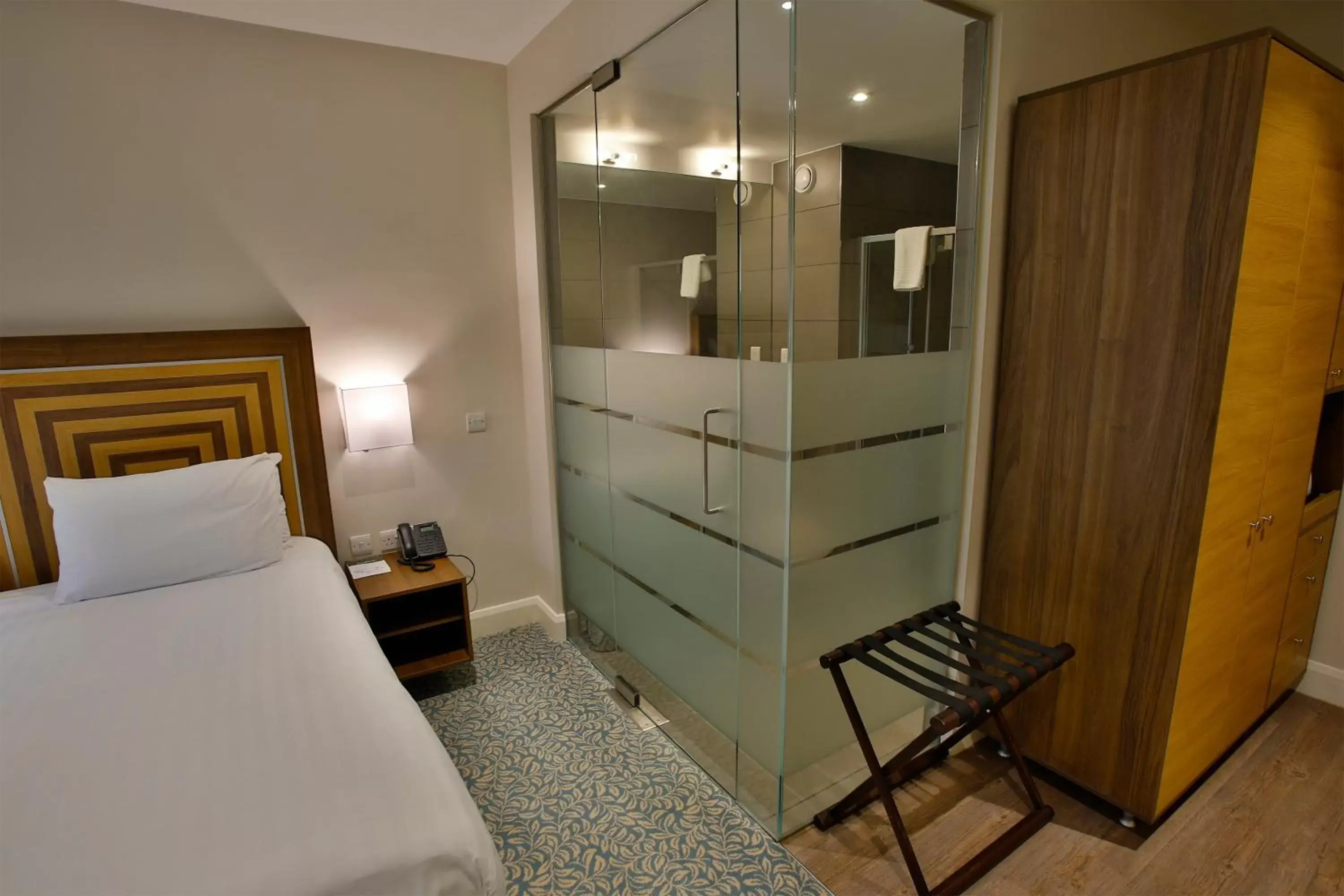 Bathroom, Bed in Quorn Grange Hotel