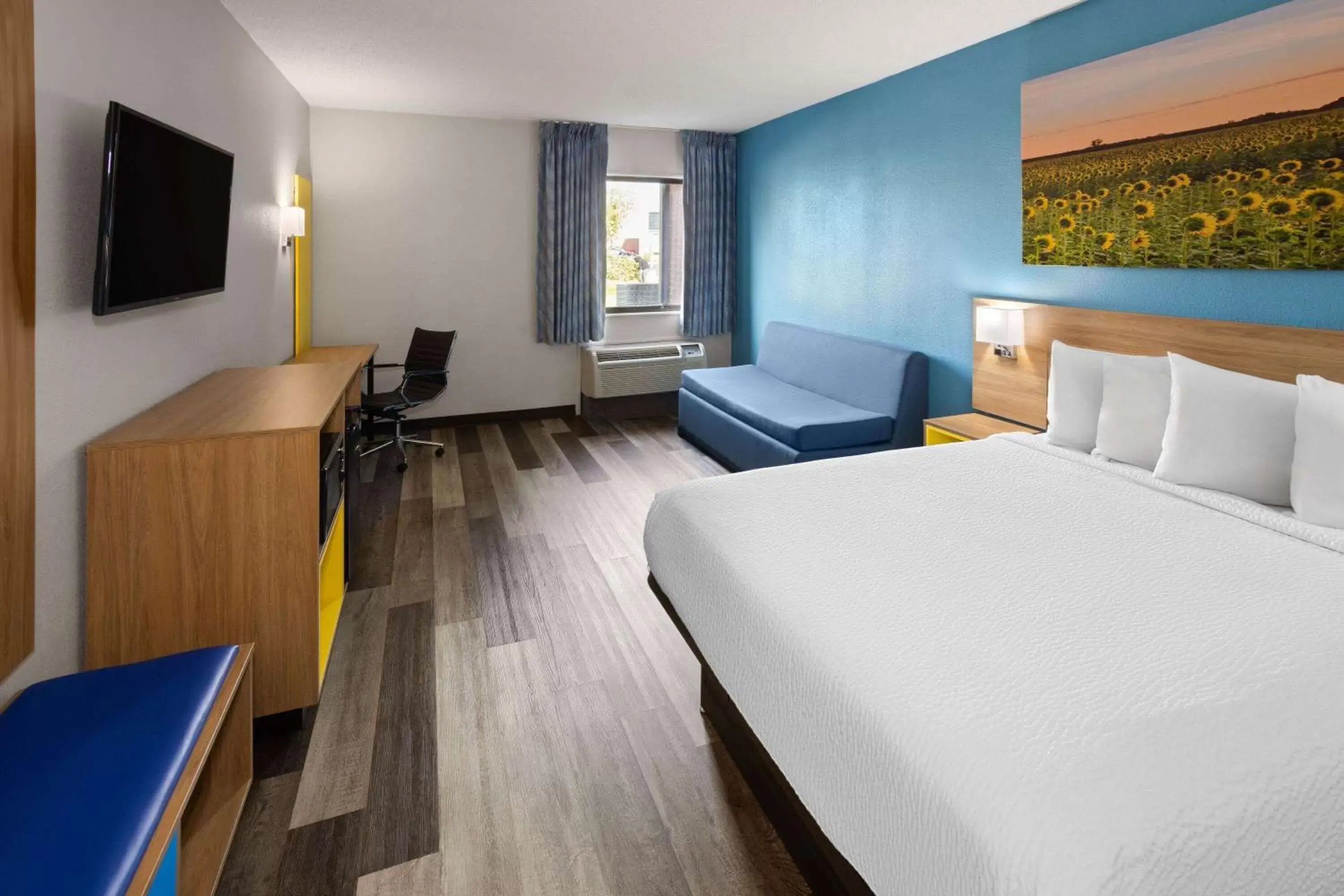 Photo of the whole room in Days Inn & Suites by Wyndham Northwest Indianapolis