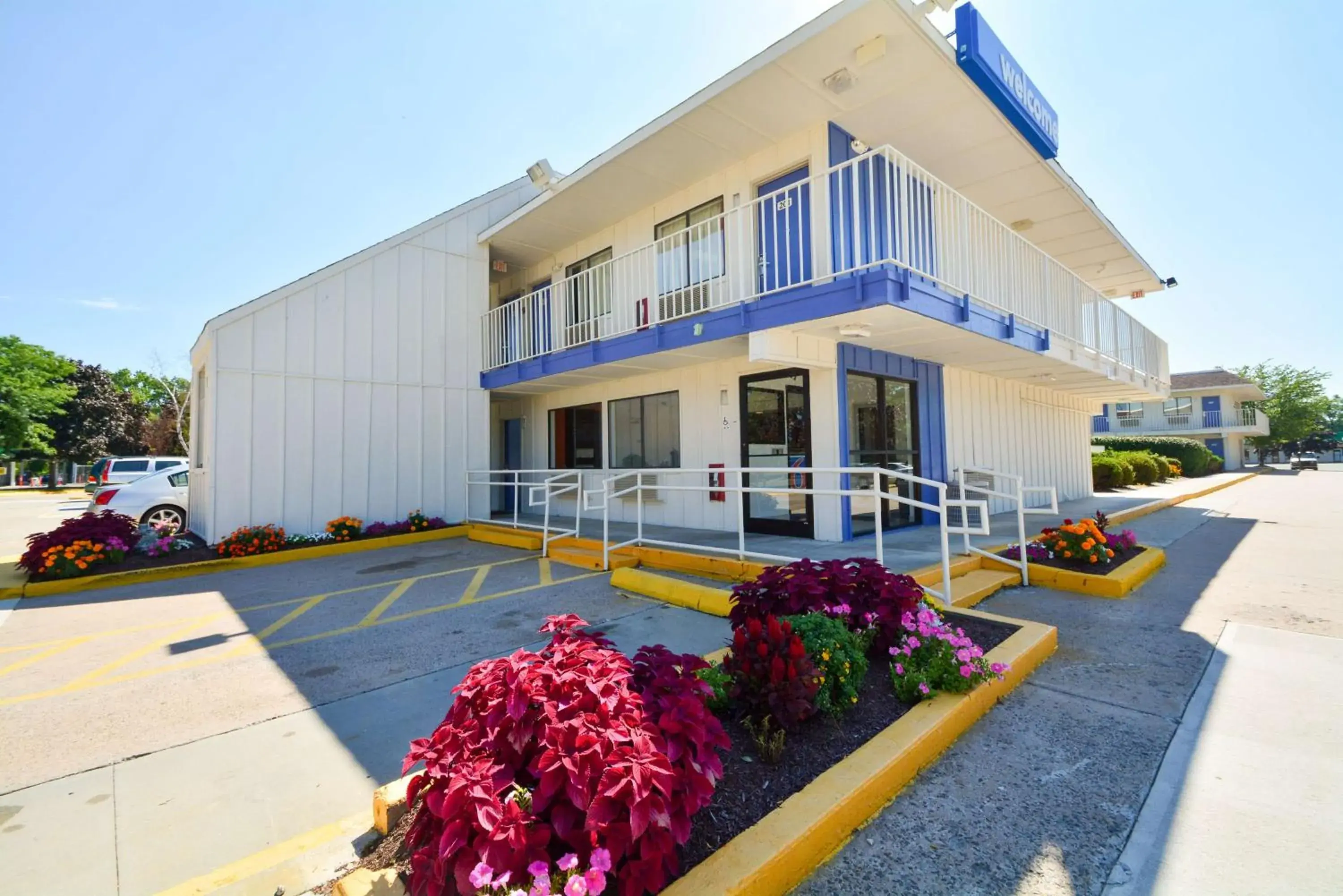 Property building in Motel 6-Windsor Locks, CT - Hartford Property building in Motel 6-Windsor Locks, CT - Hartford