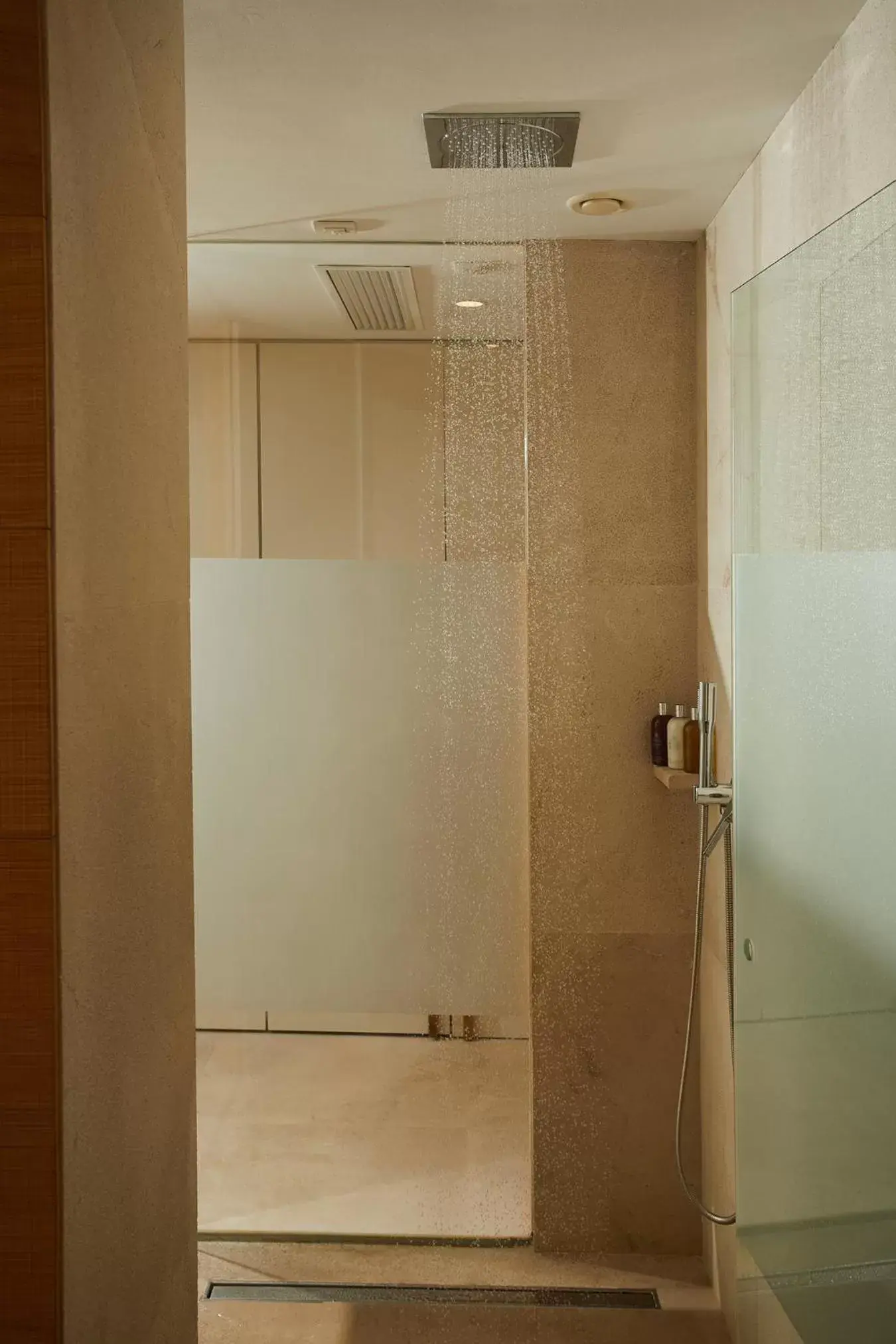 Shower, Bathroom in Nakar Hotel