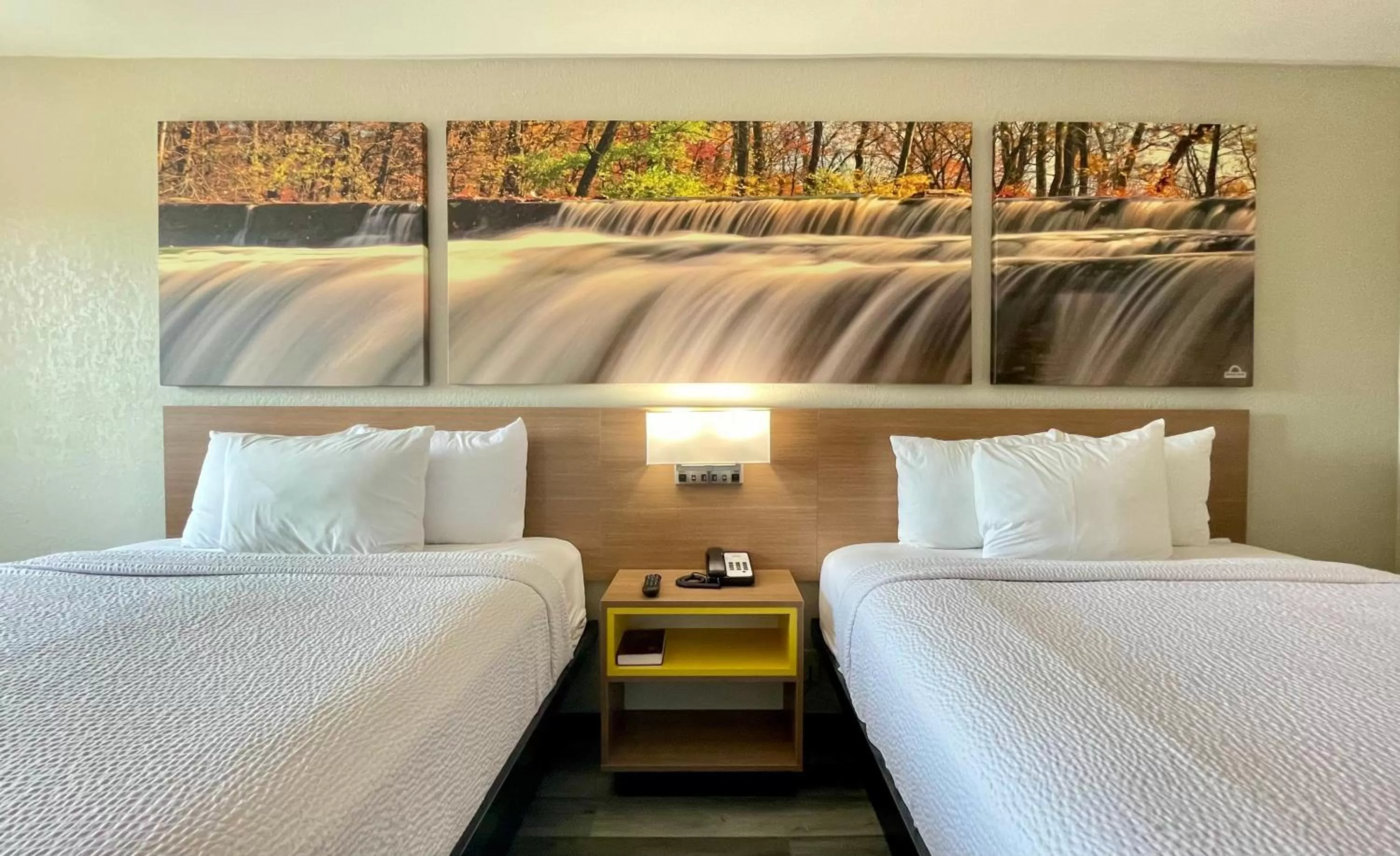 Bed in Days Inn by Wyndham Columbus IN