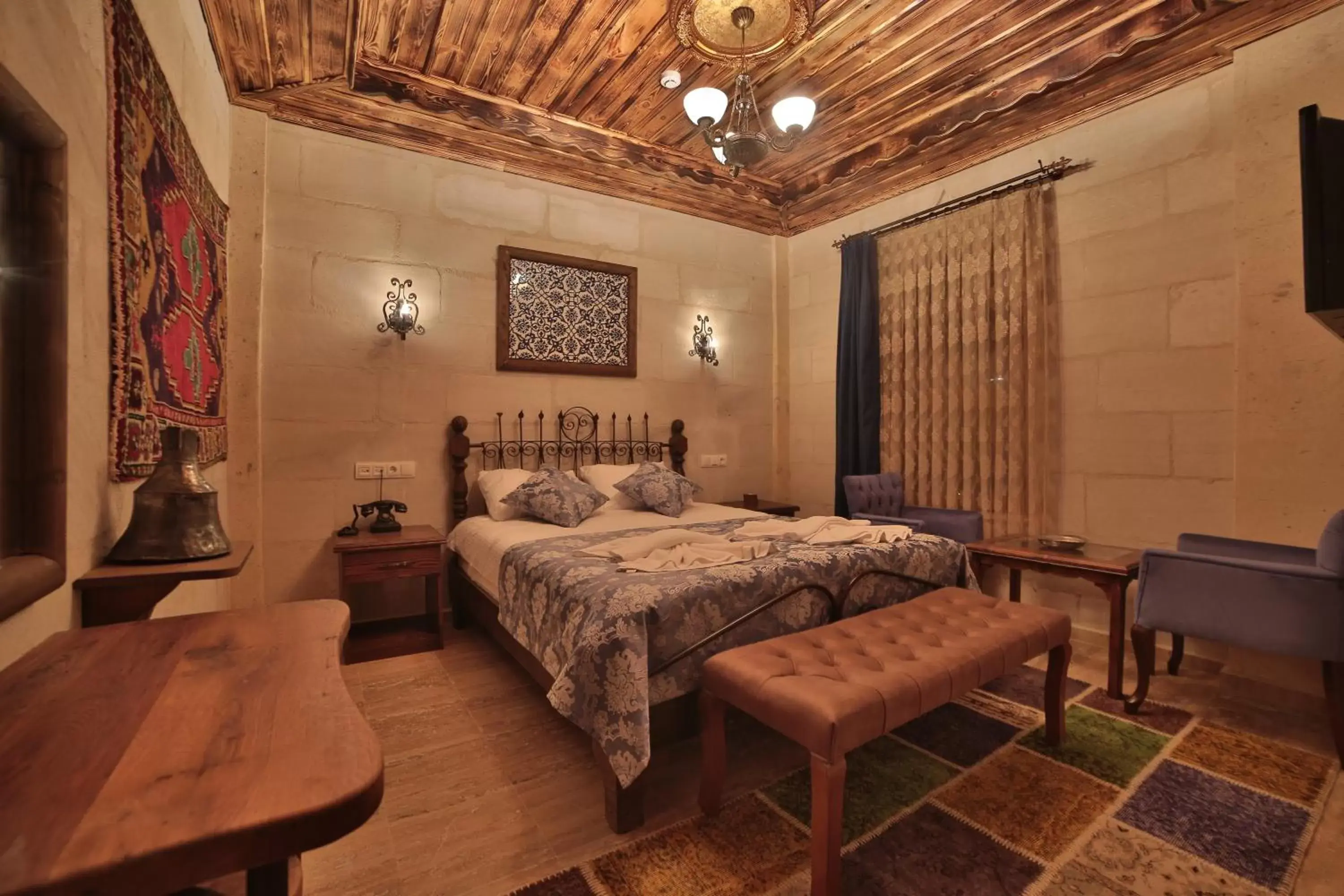 Bed in Caravanserai Inn Hotel