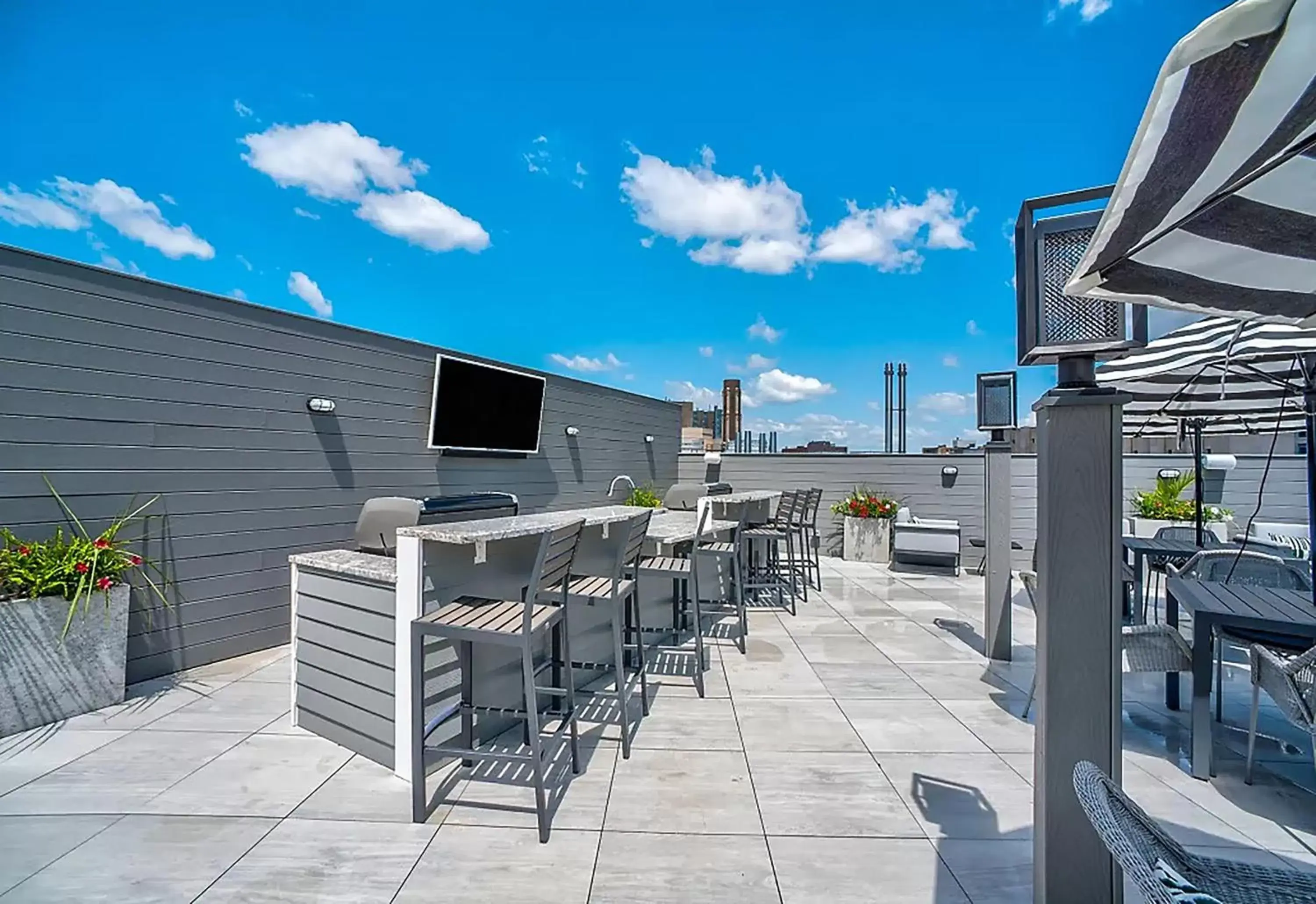 Patio, Patio/Outdoor Area in Luxury Furnished Apartments by Hyatus Downtown at Yale