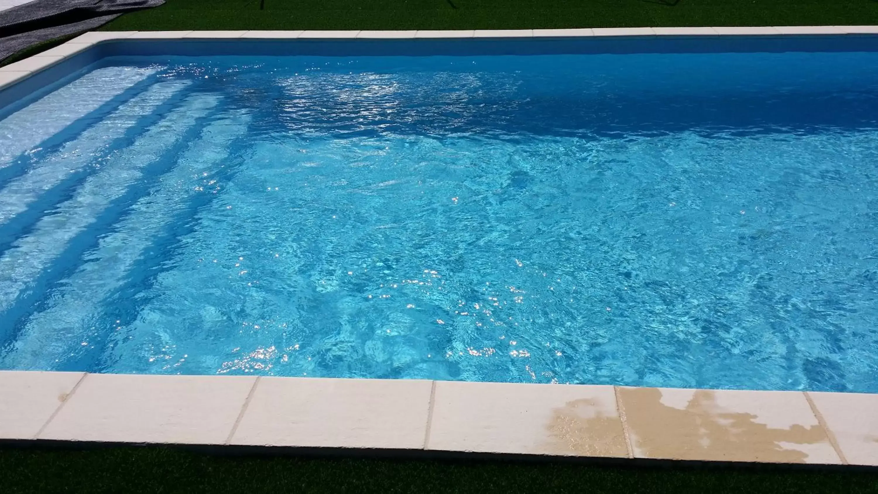 Swimming Pool in Chambre d'Hôtes Le Moulin d'Encor