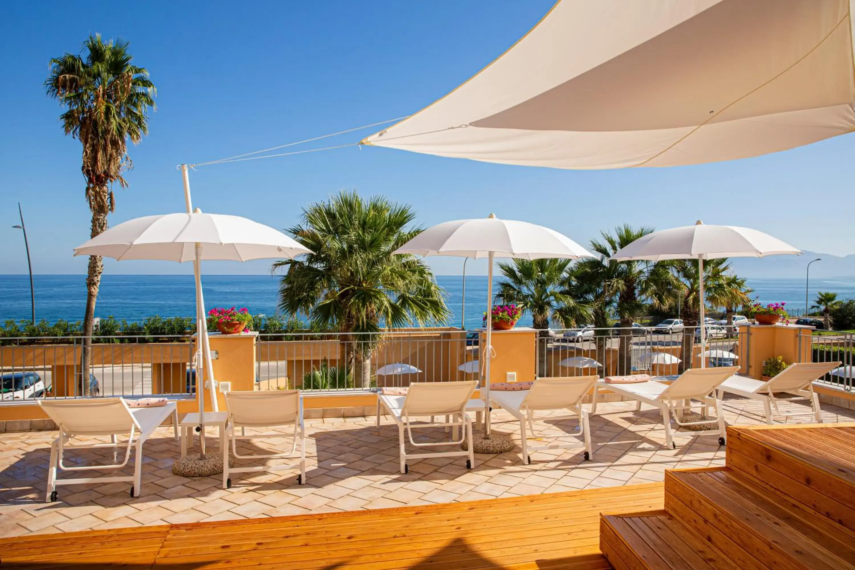 Balcony/Terrace, Restaurant/Places to Eat in Hotel Punta Nord Est