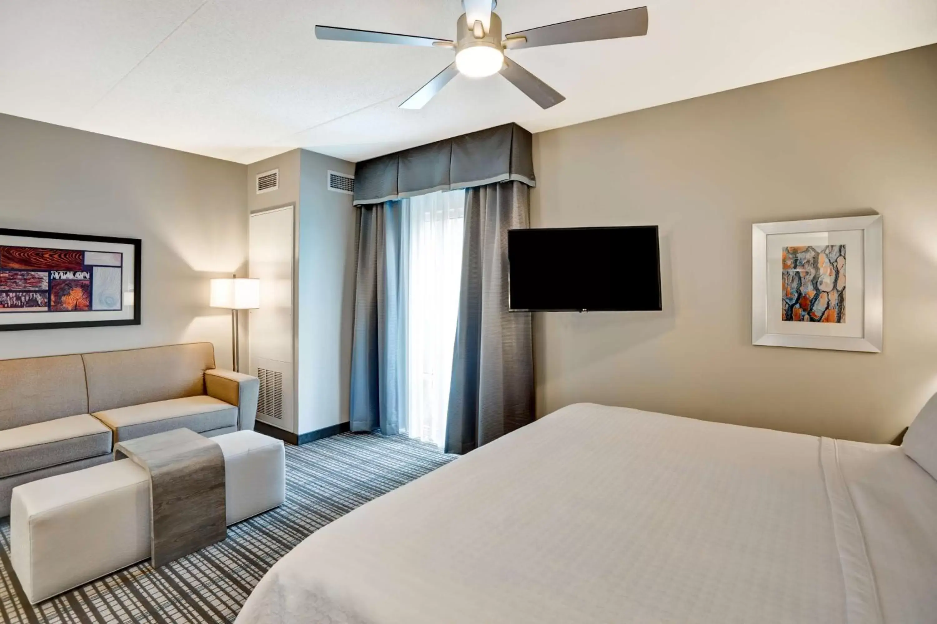 Bed in Homewood Suites by Hilton Nashville Franklin