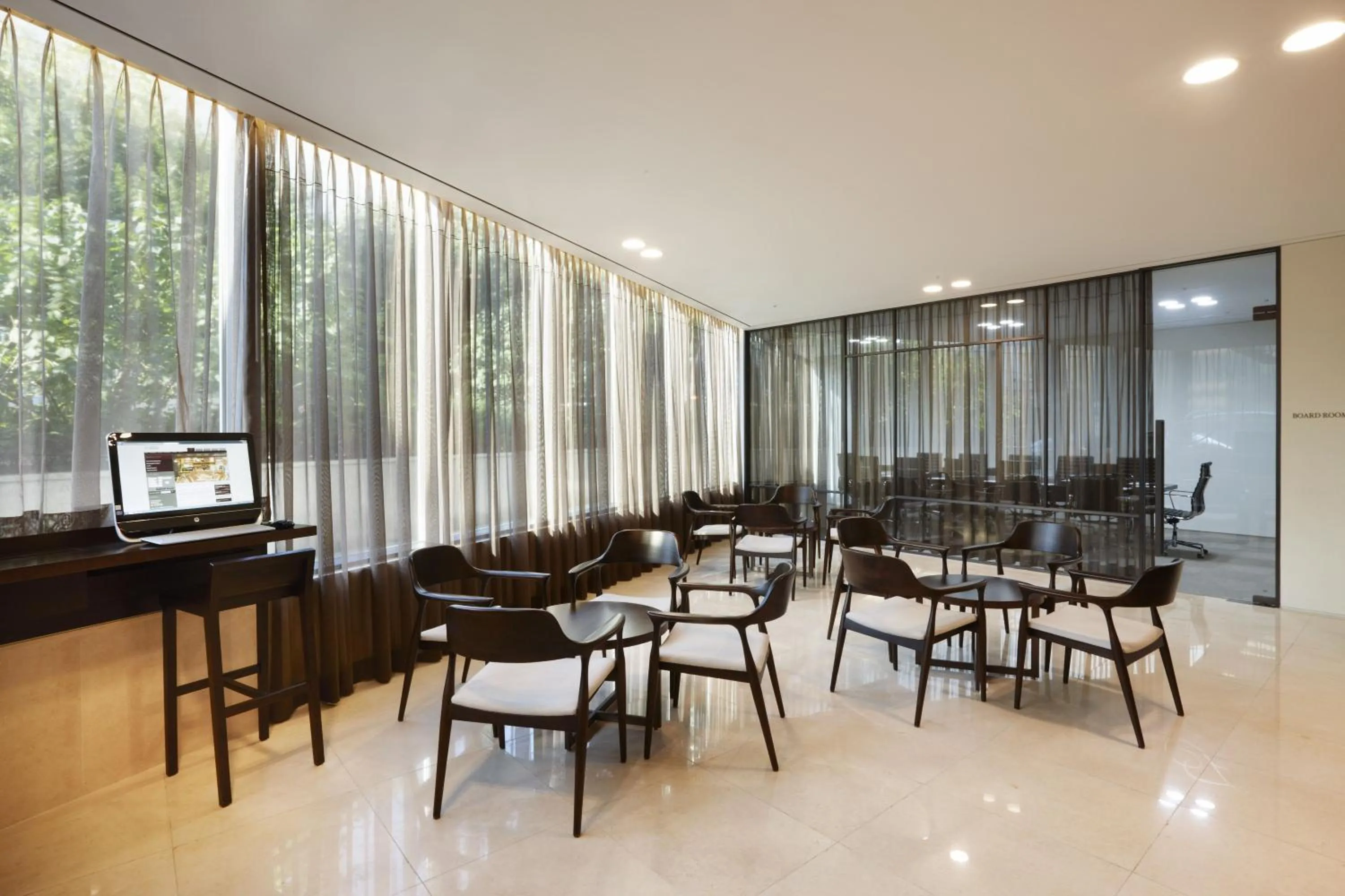 Communal lounge/ TV room in Orakai Insadong Suites