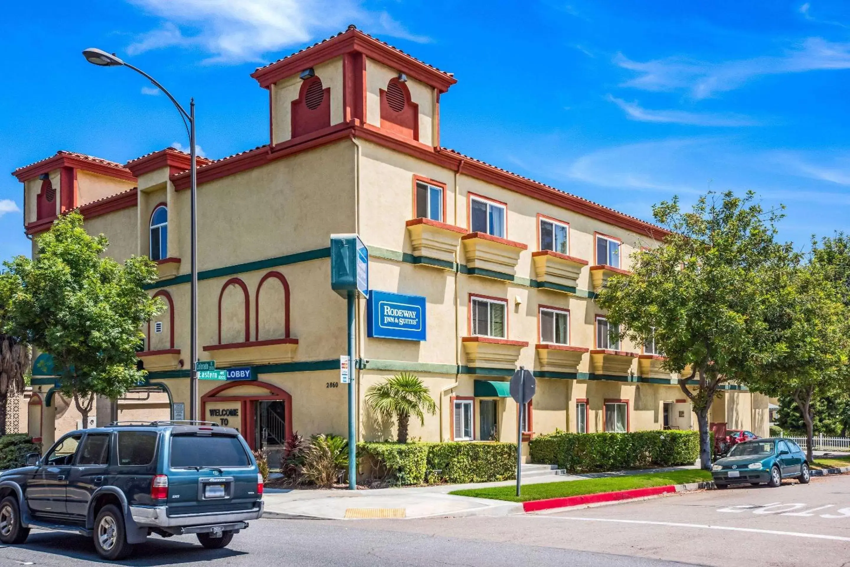 Property Building in Rodeway Inn & Suites - Pasadena