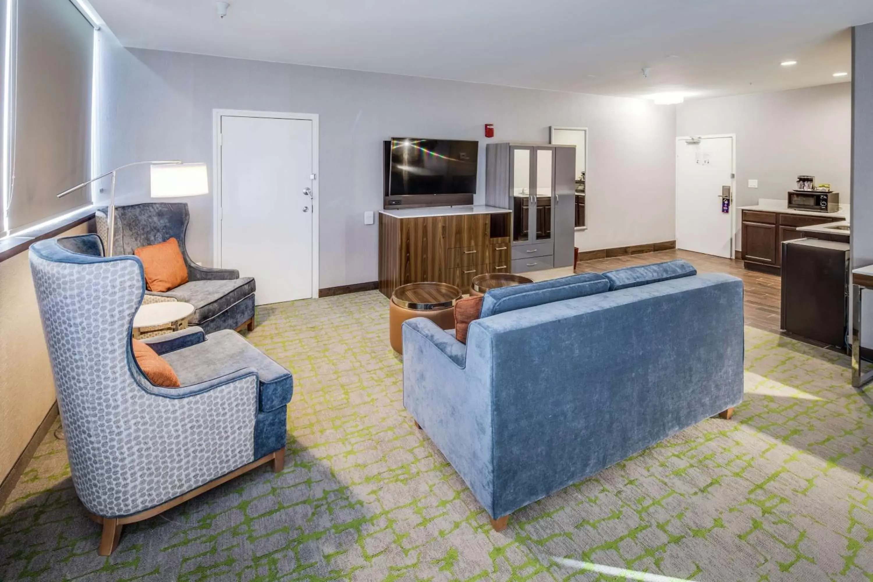 Bedroom, Seating Area in DoubleTree by Hilton Huntington, WV