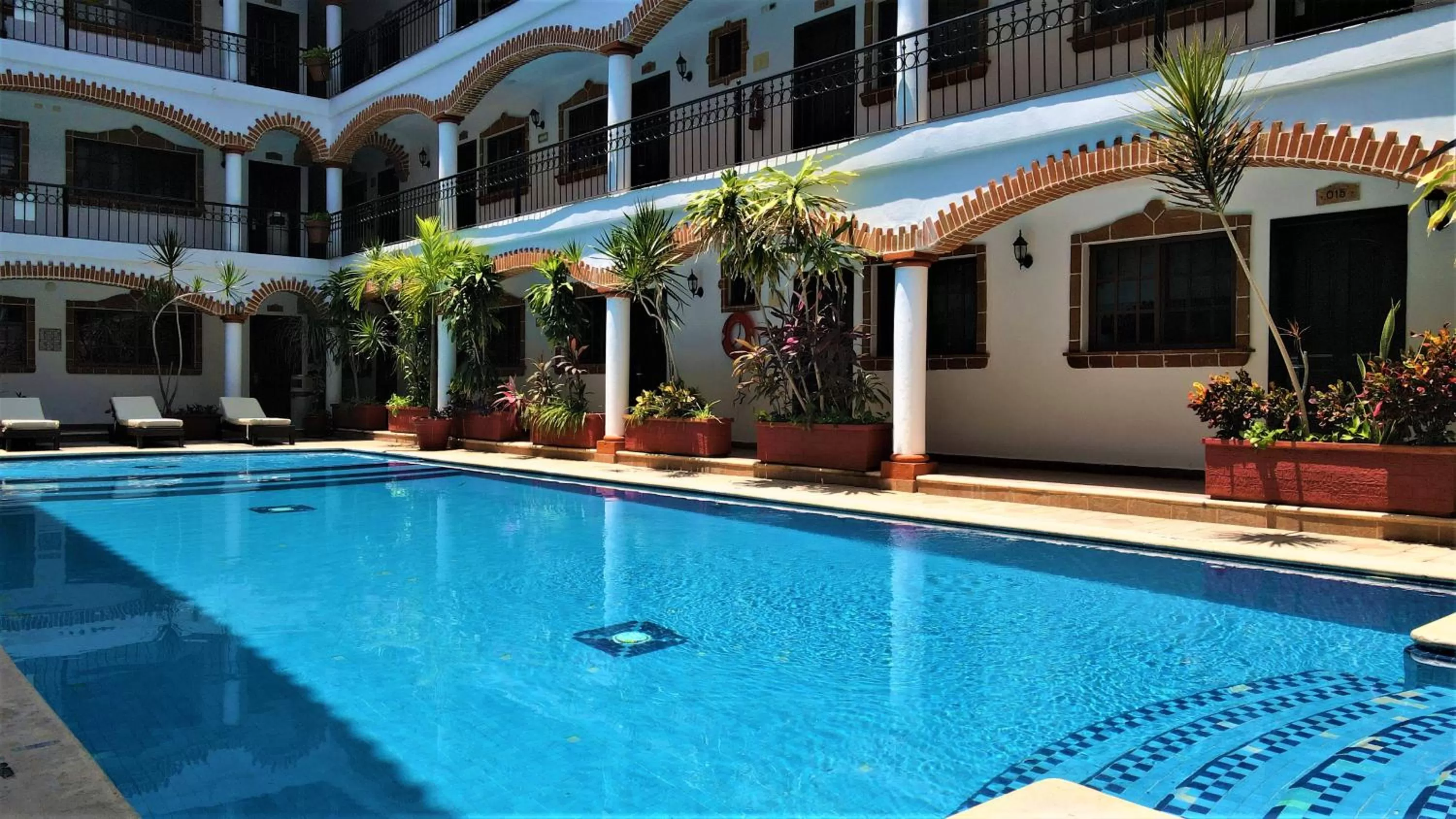 Swimming pool in Hotel Colonial Playa del Carmen