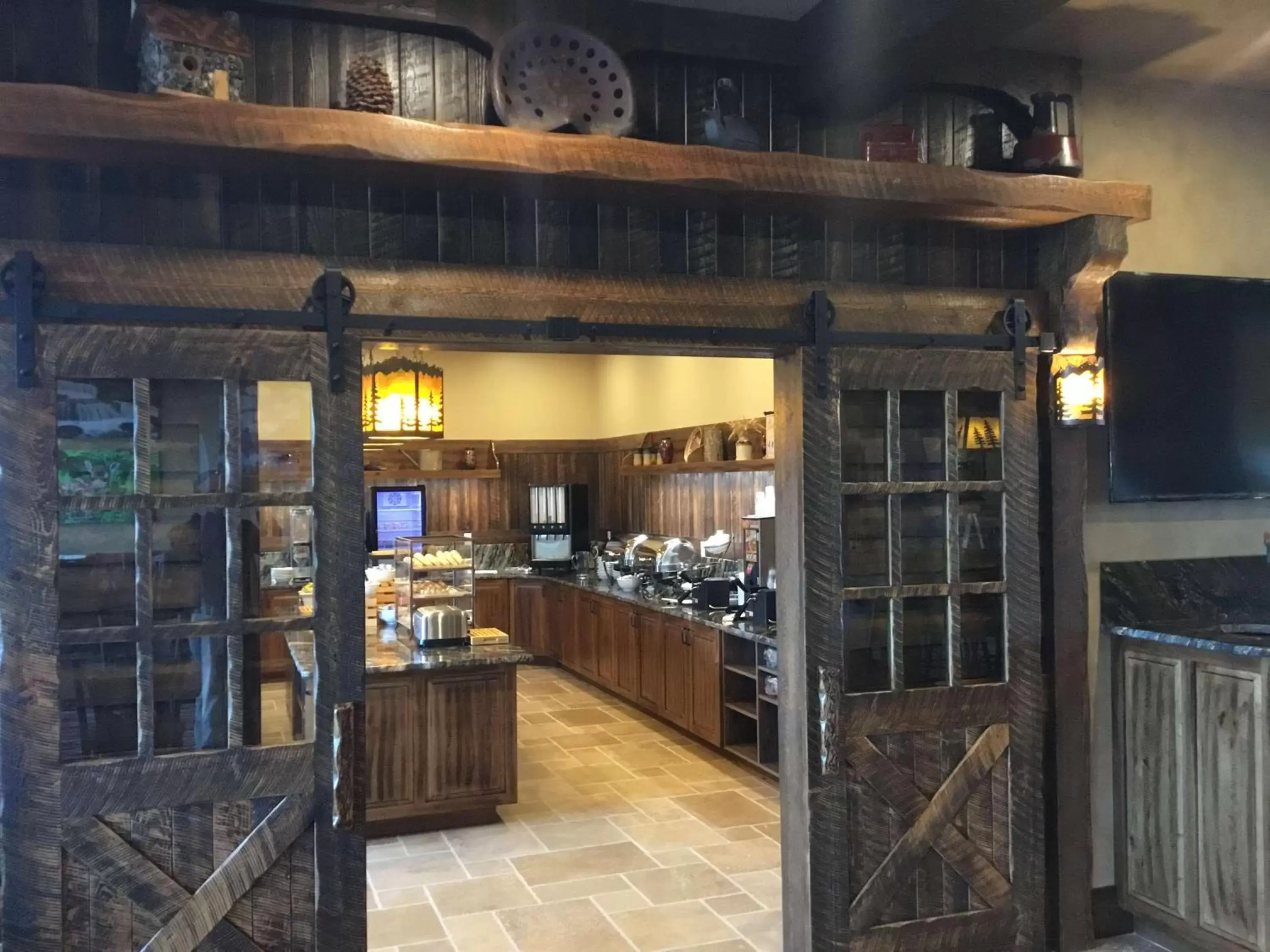 Restaurant/places to eat in Glacier International Lodge