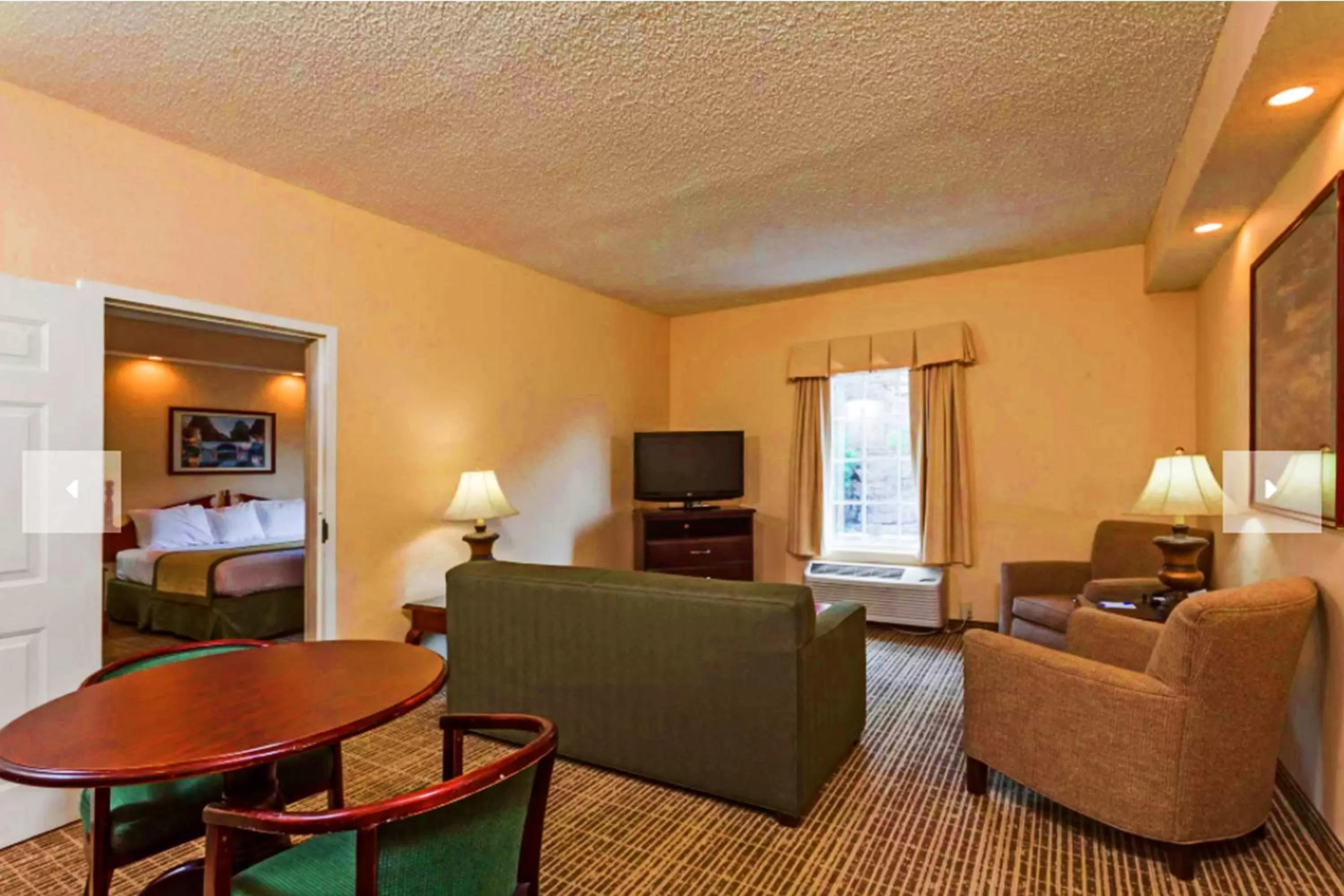 TV and multimedia in Baymont by Wyndham Columbia Maury