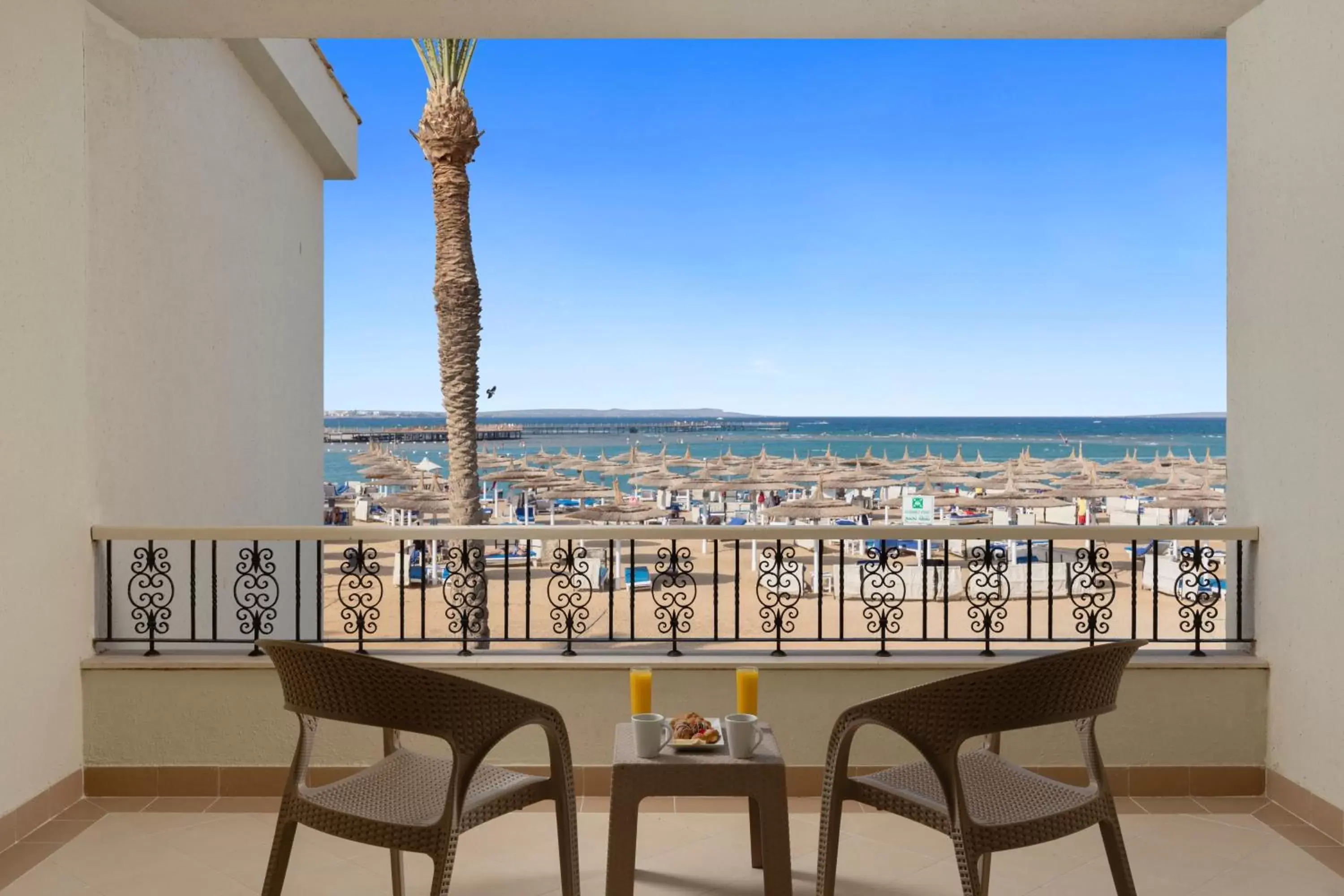 Beach, Balcony/Terrace in Pickalbatros Dana Beach Resort - Hurghada