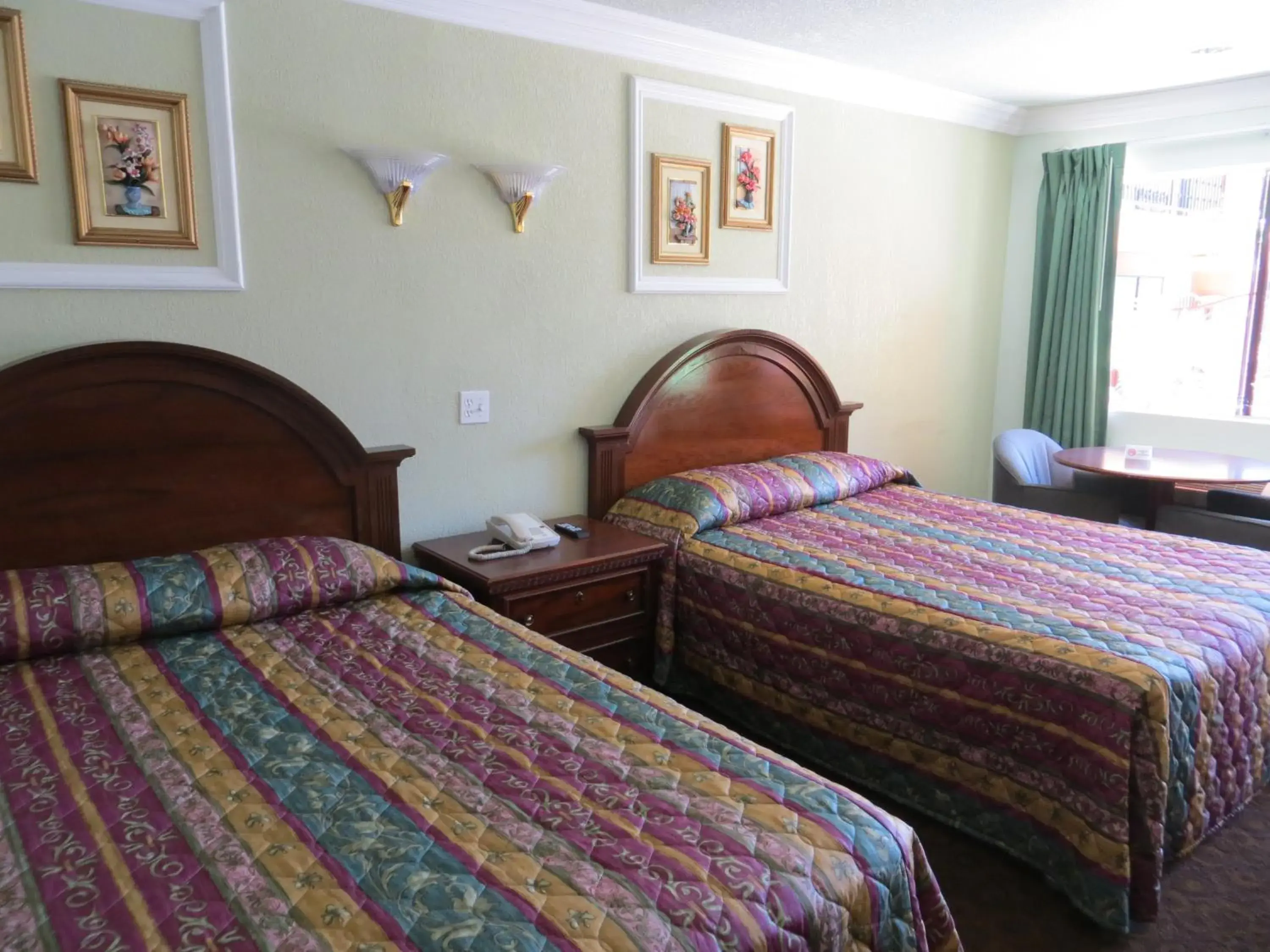 Bed in Azusa Inn Bed in Azusa Inn