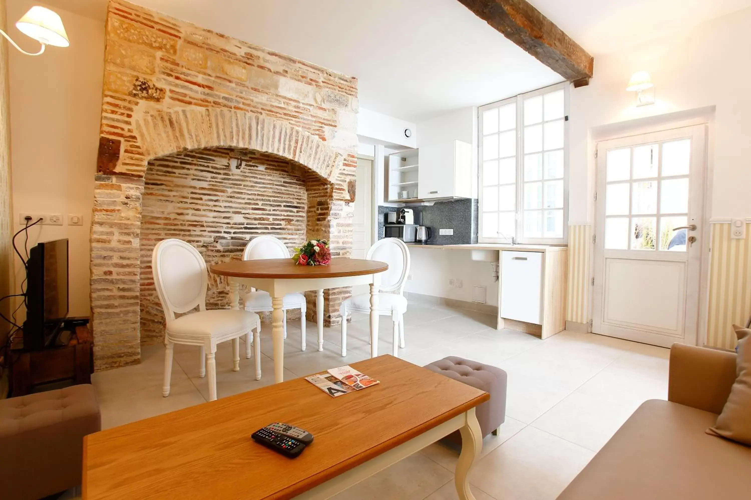 Living room, Kitchen/Kitchenette in Hotel Saint Georges