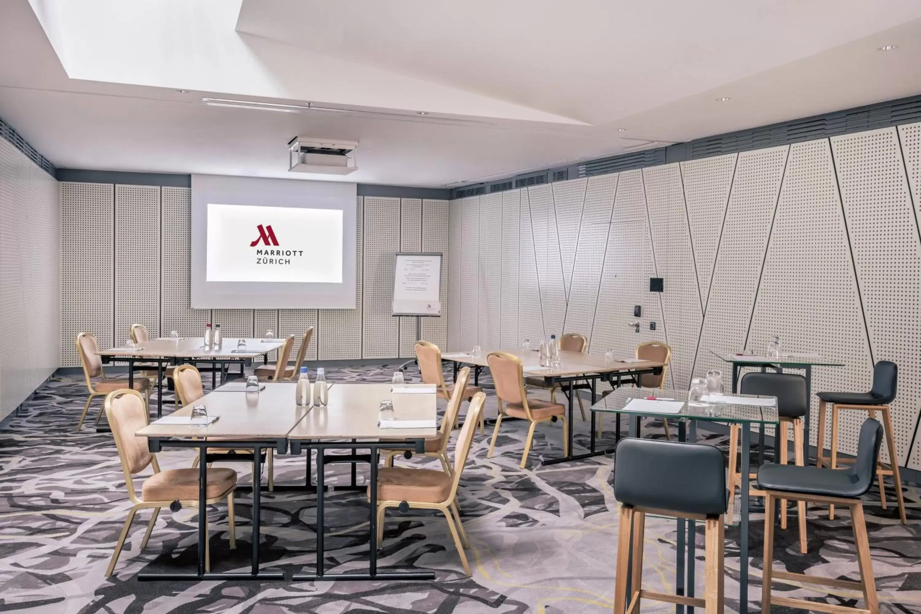 Meeting/conference room, Restaurant/Places to Eat in Zurich Marriott Hotel