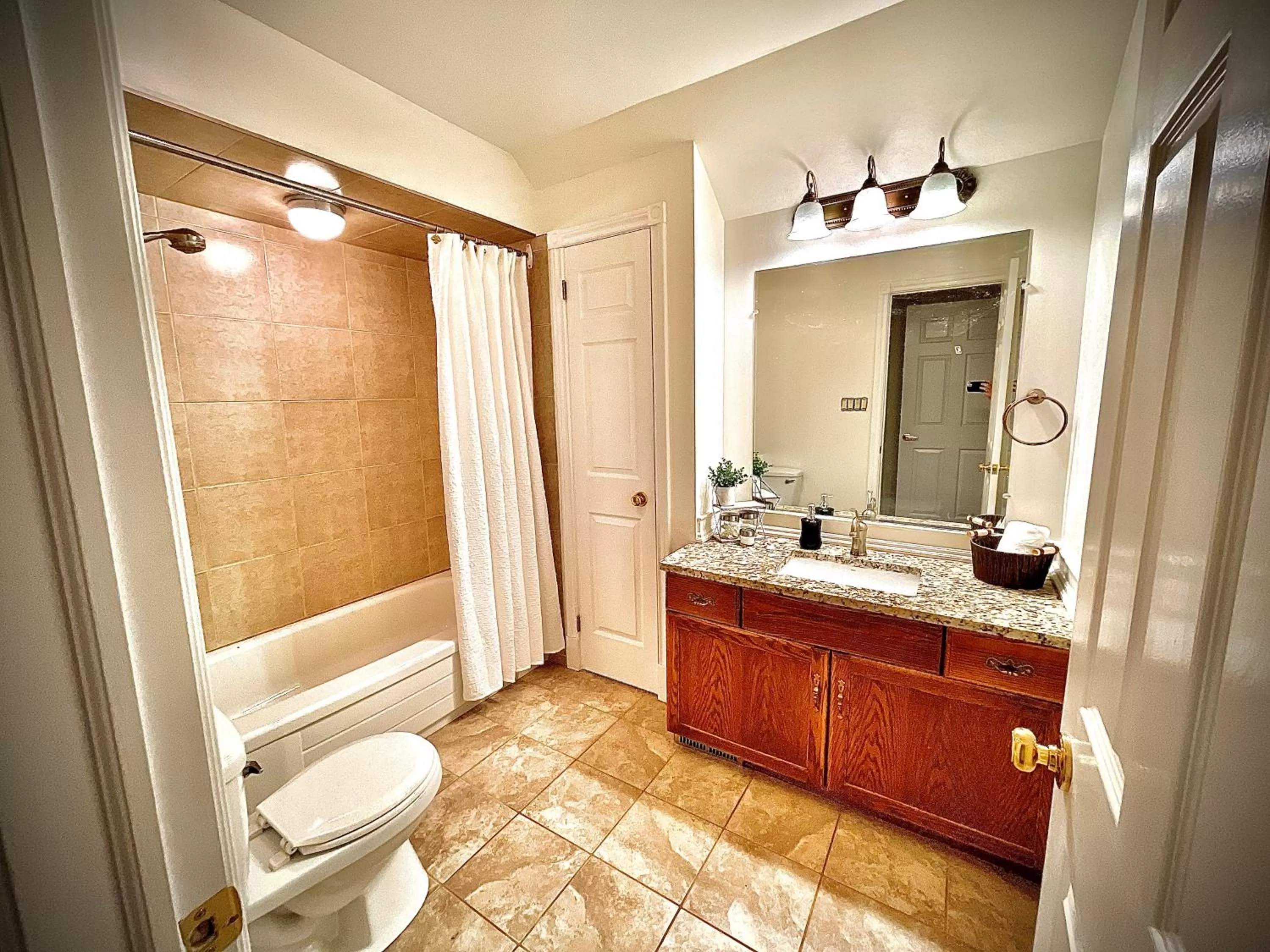 Bathroom in Settlers Suites