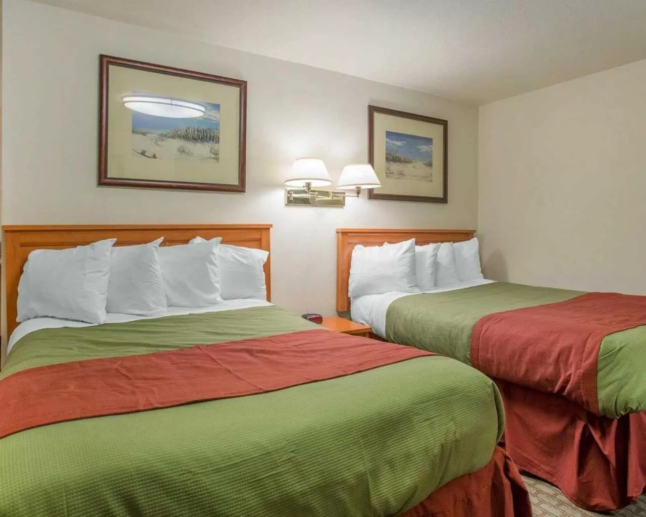 Queen Room with Two Queen Beds in Rodeway Inn Newport