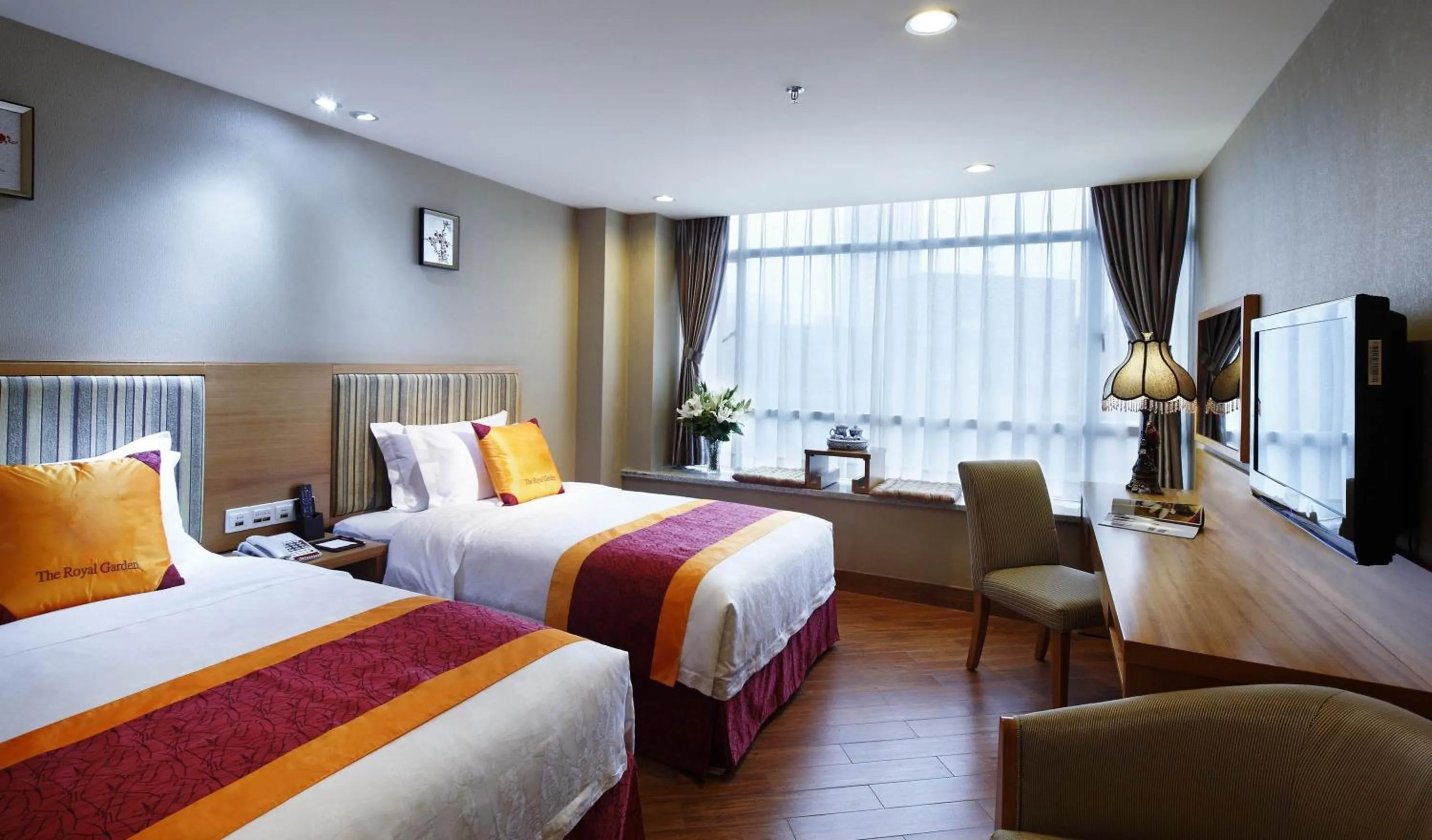 Photo of the whole room, Room Photo in Guangzhou The Royal Garden Hotel