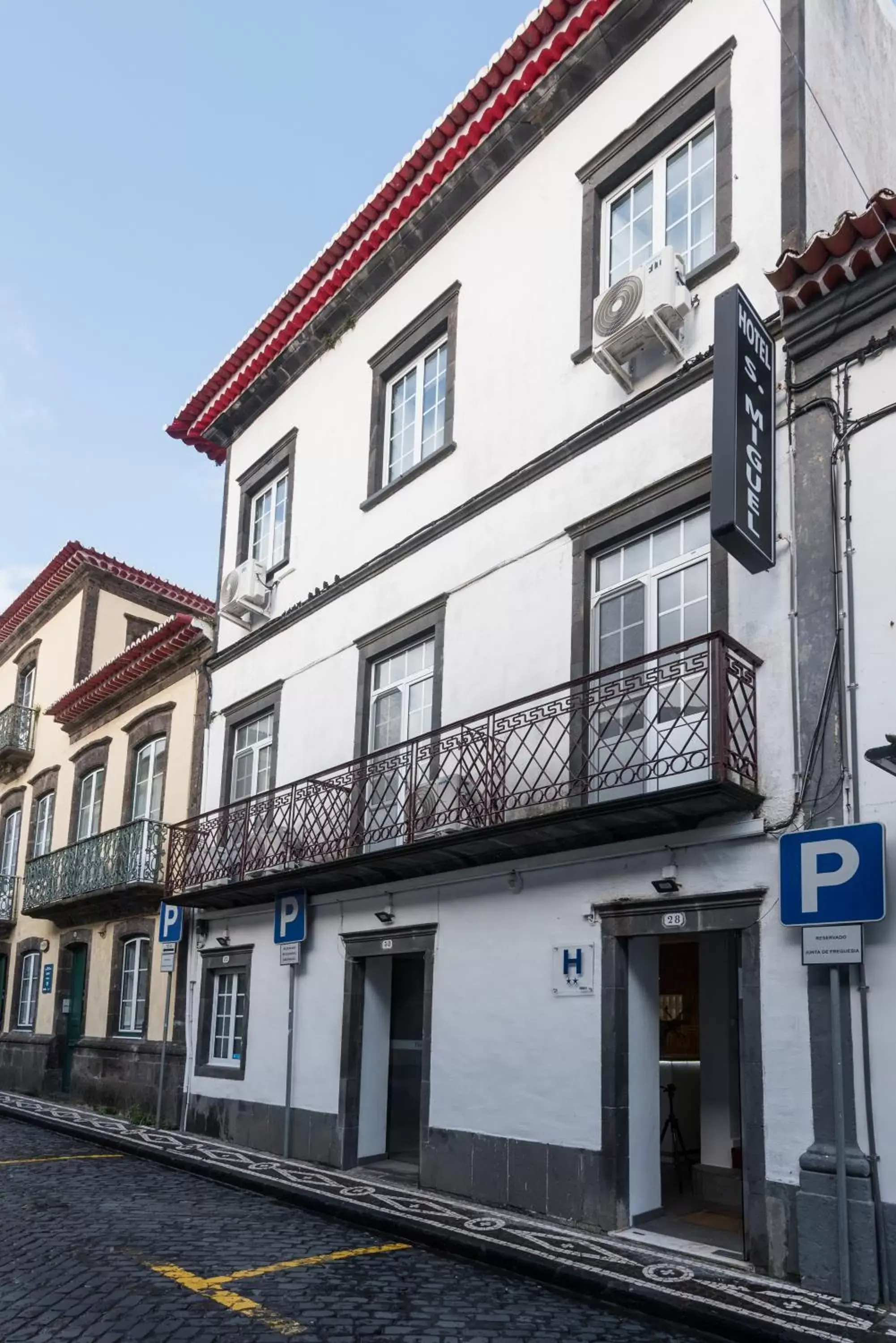 Facade/entrance, Property Building in Hotel São Miguel