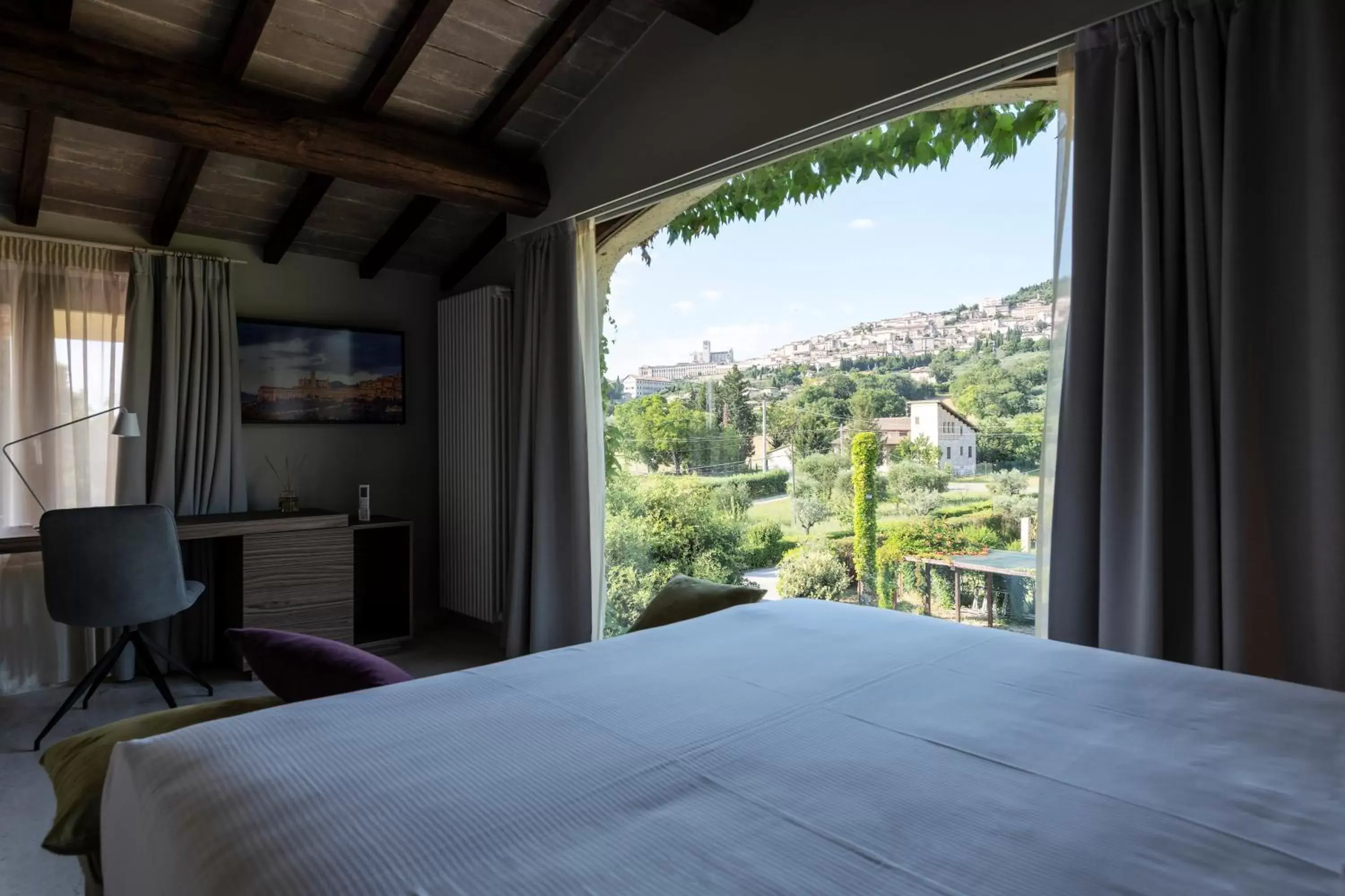 City view, Bed in Tenuta San Masseo - boutique farm resort & SPA