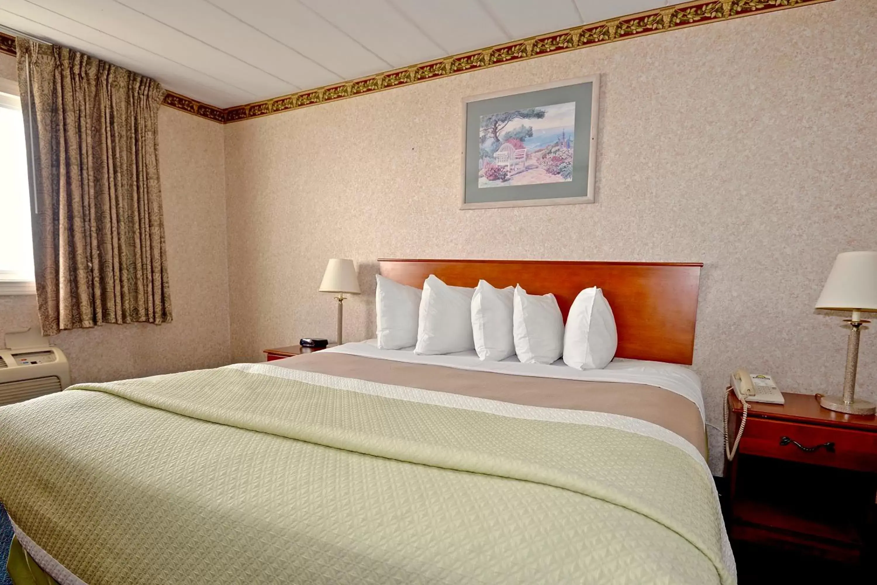 Photo of the whole room, Bed in Days Inn by Wyndham Atlantic City Beachblock