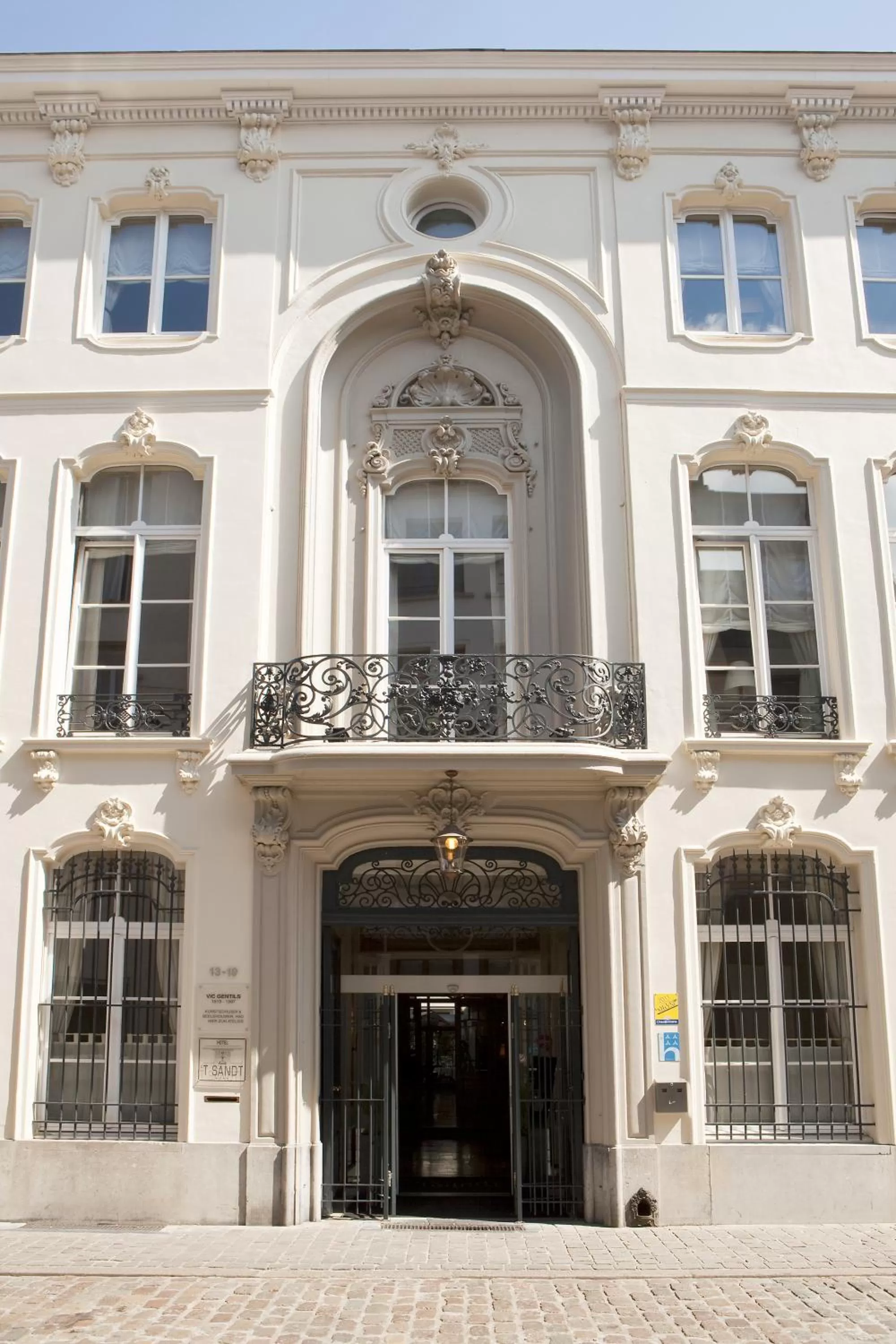 Facade/entrance in Hotel 'T Sandt