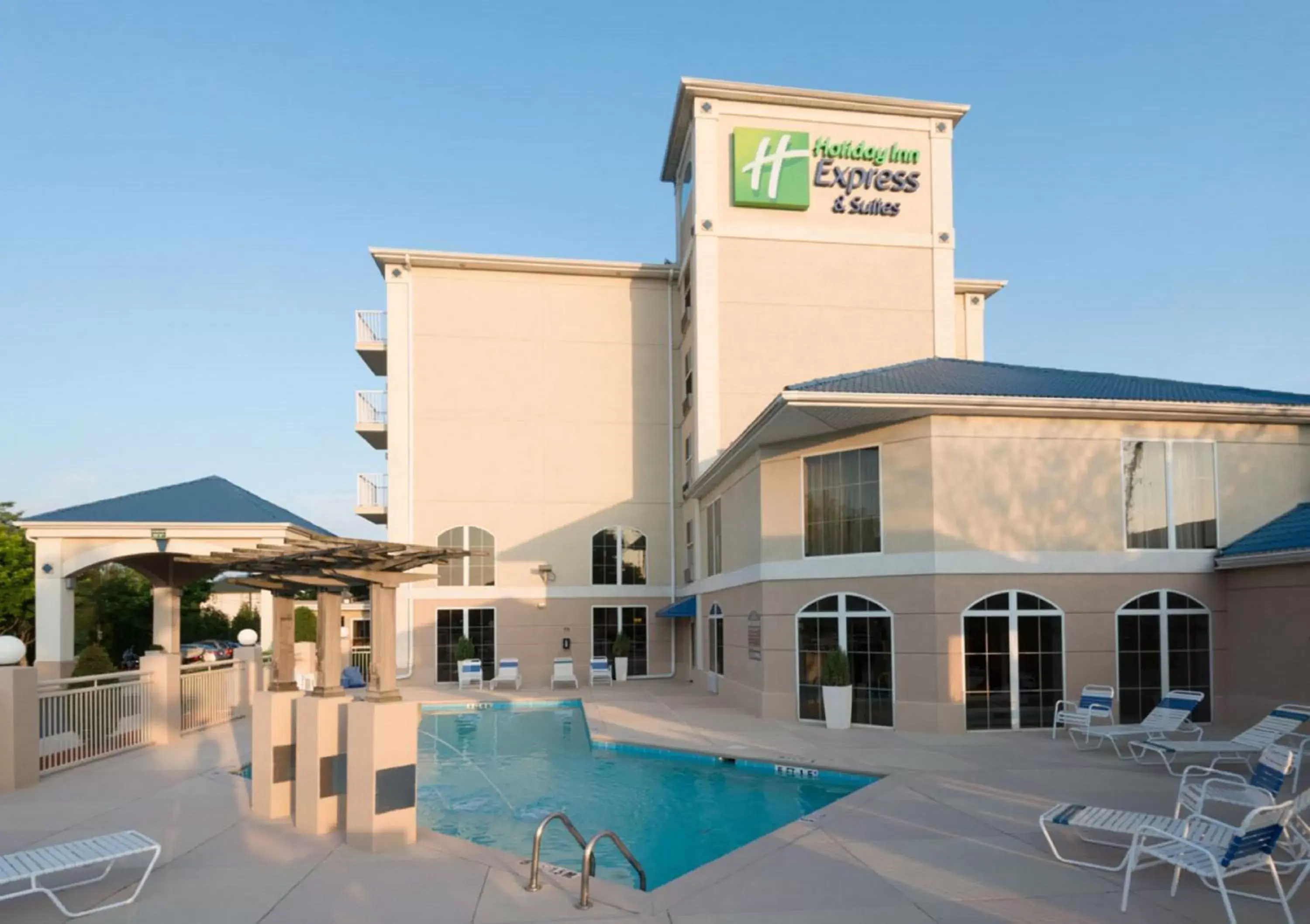 Swimming pool, Property Building in Holiday Inn Express & Suites Asheville SW - Outlet Ctr Area, an IHG Hotel