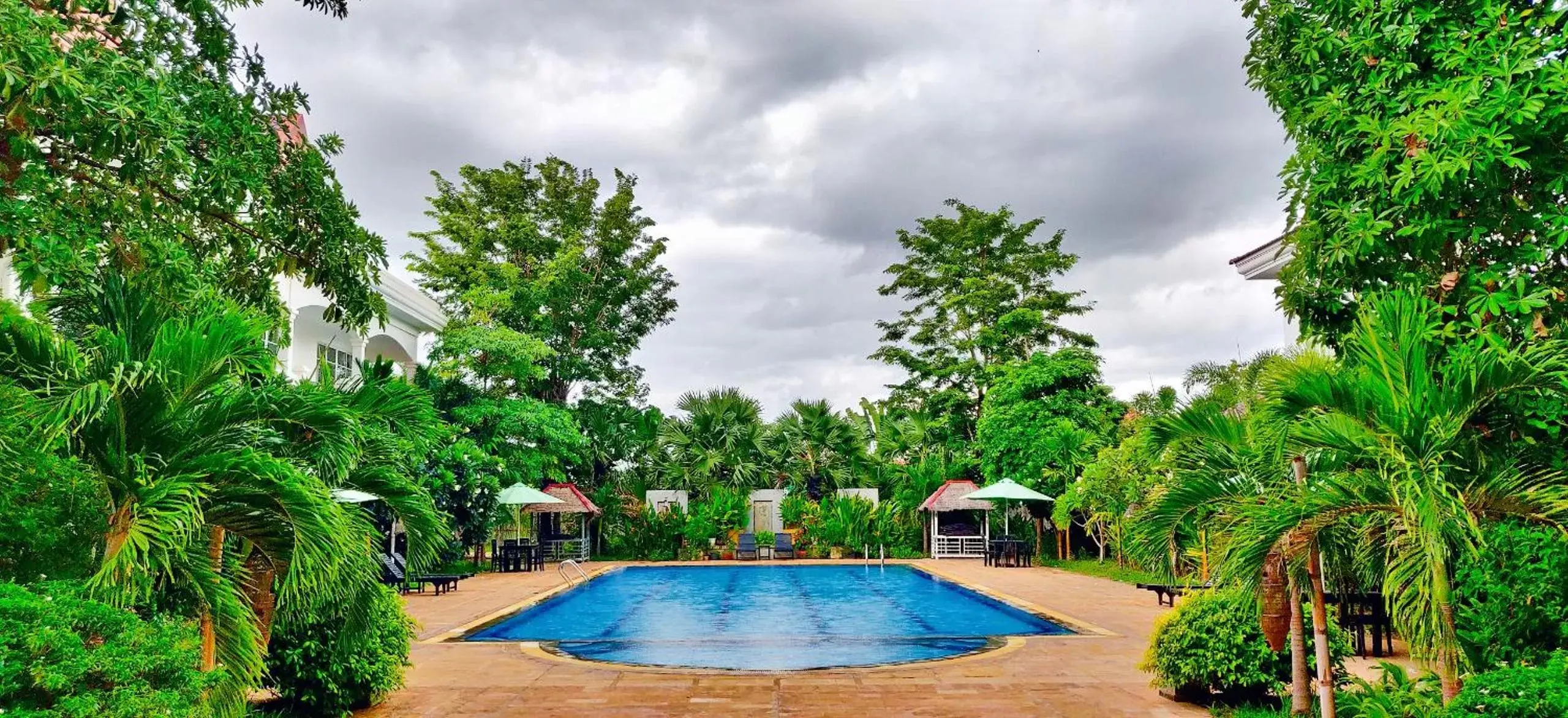 Swimming pool in Glorious Hotel Swimming pool in Glorious Hotel