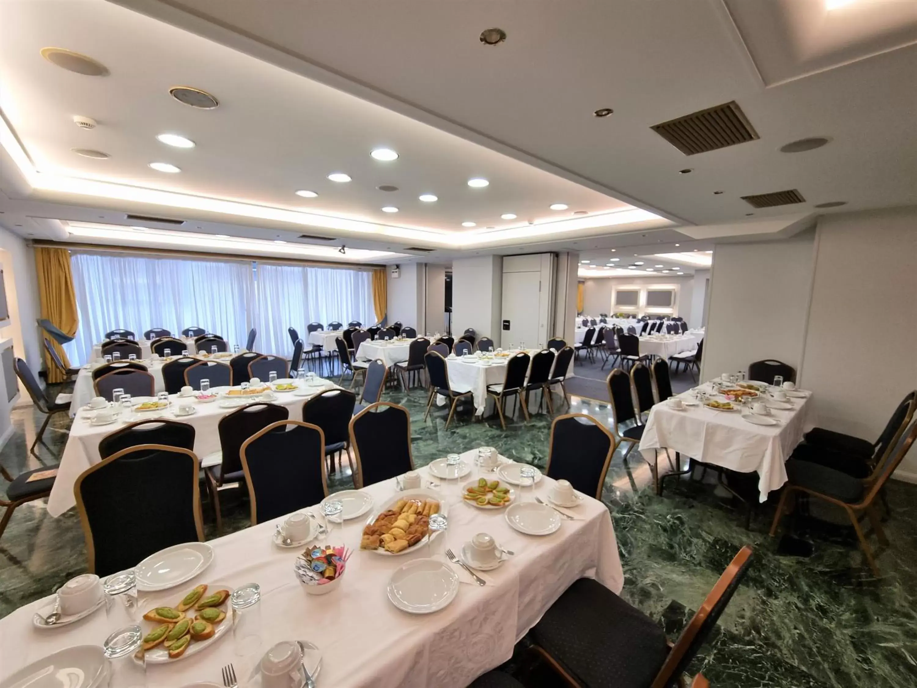 Meeting/conference room, Restaurant/Places to Eat in Savoy Hotel