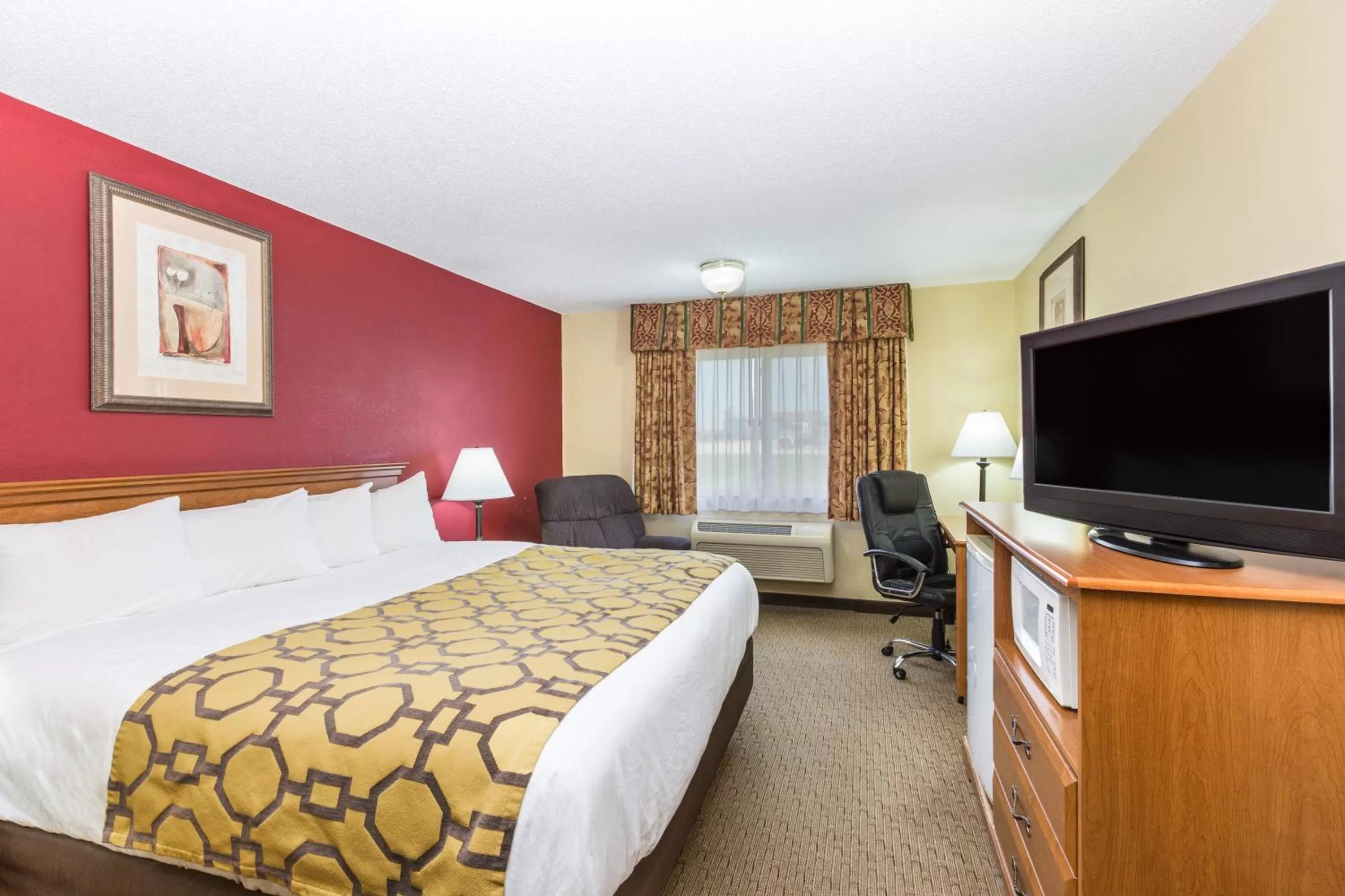 TV and multimedia, Bed in Baymont by Wyndham Fort Dodge