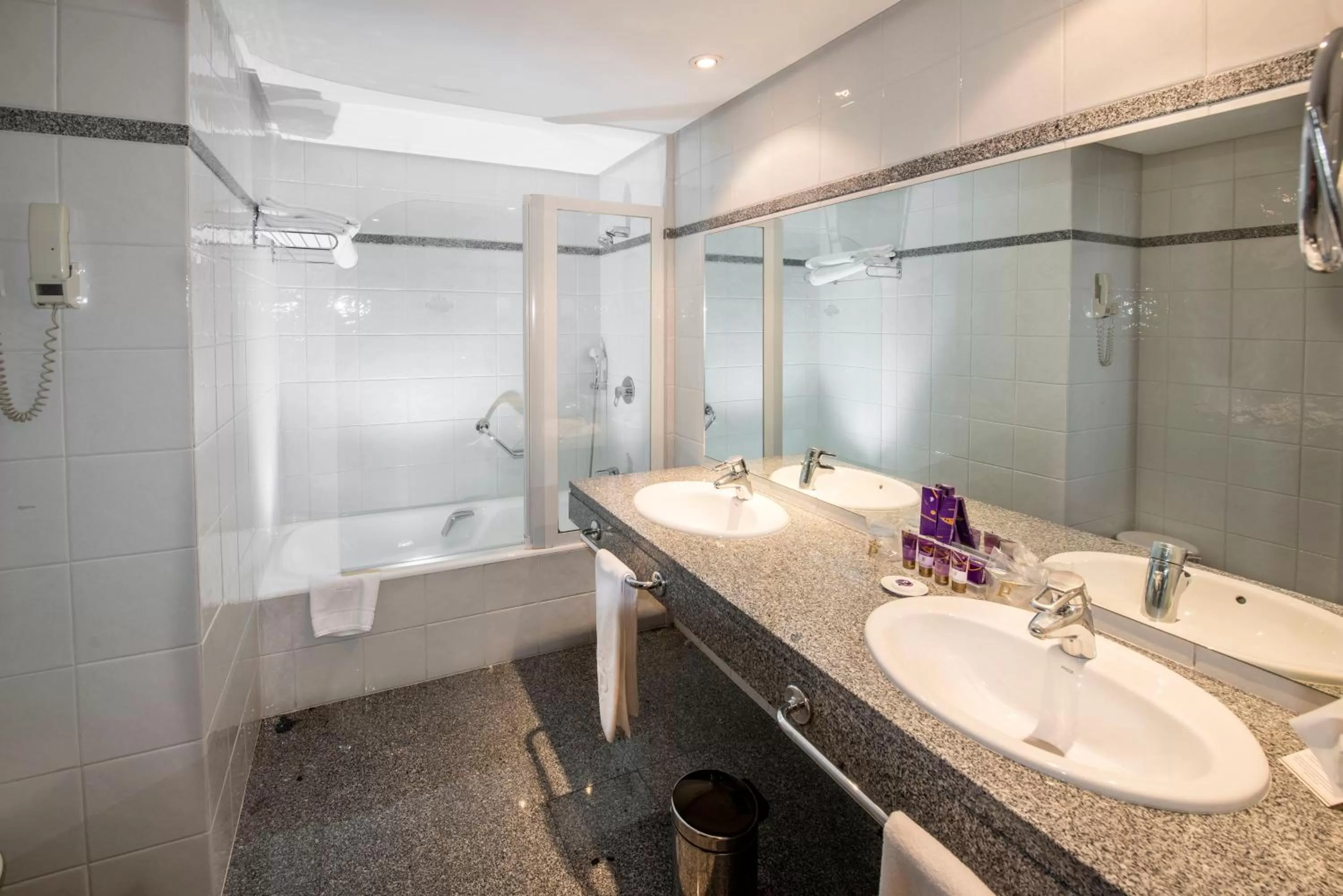 Shower in Parador de Ávila